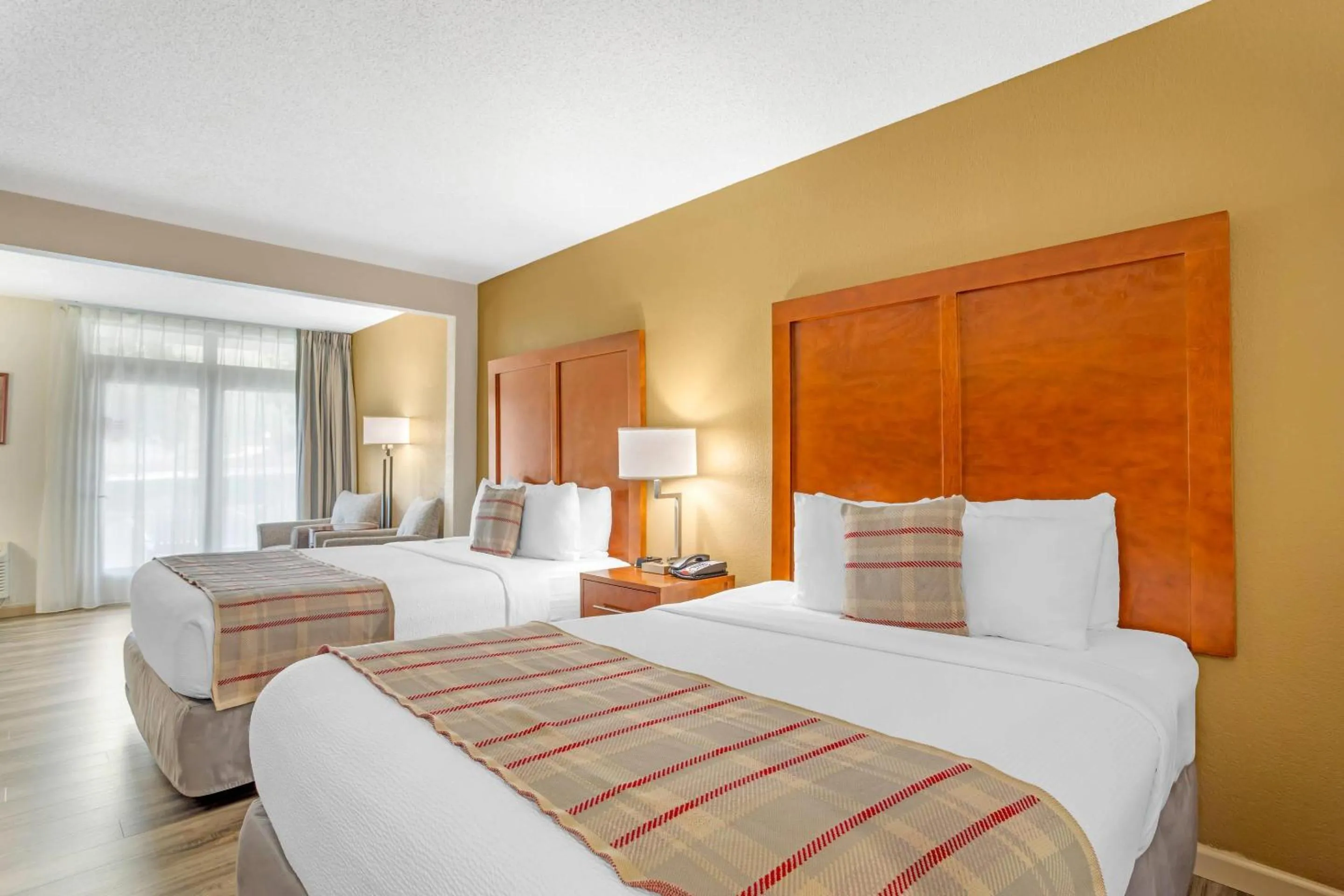 Bedroom, Bed in The Inn at Apple Valley, an Ascend Collection Hotel