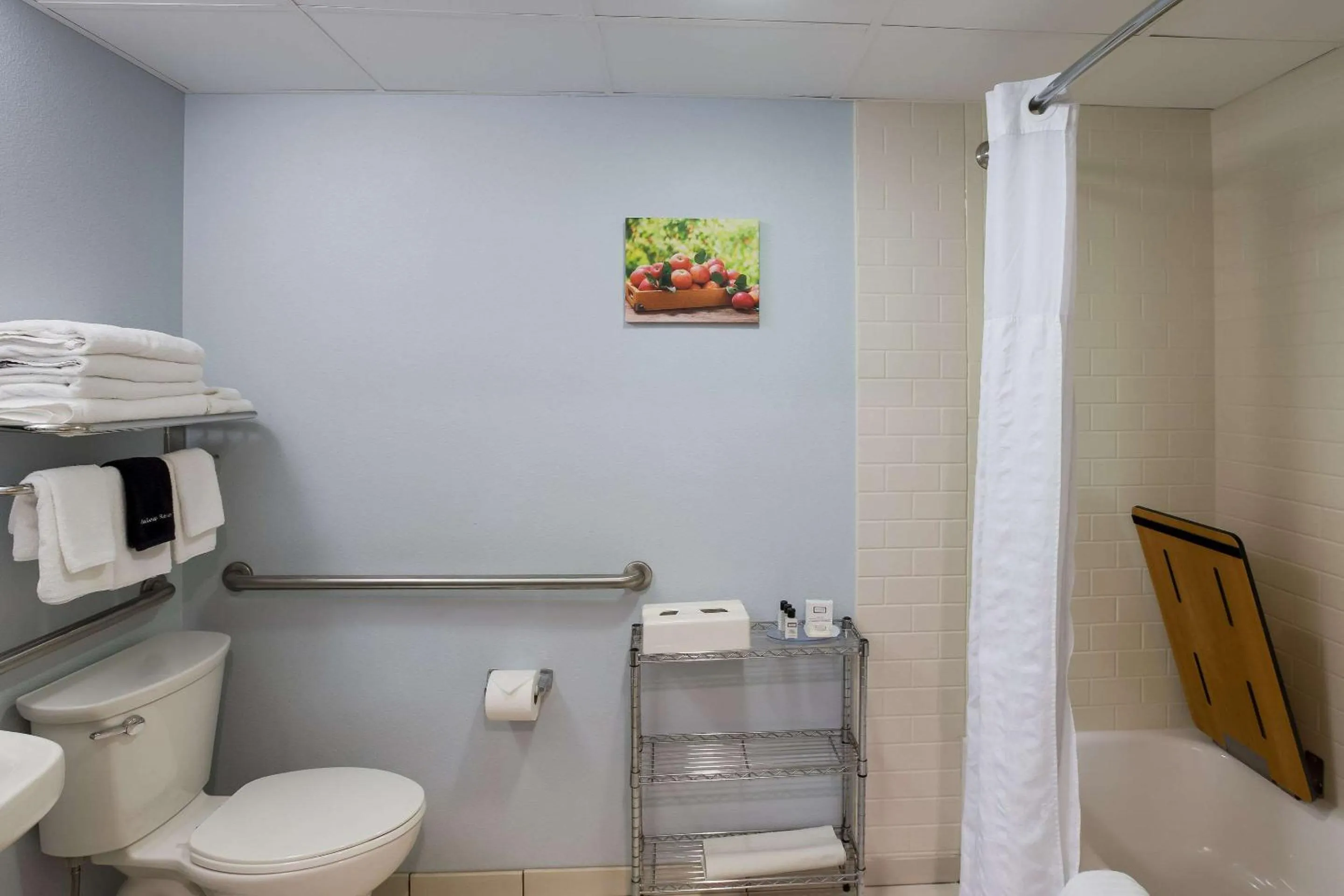 Bedroom in The Inn at Apple Valley, an Ascend Collection Hotel