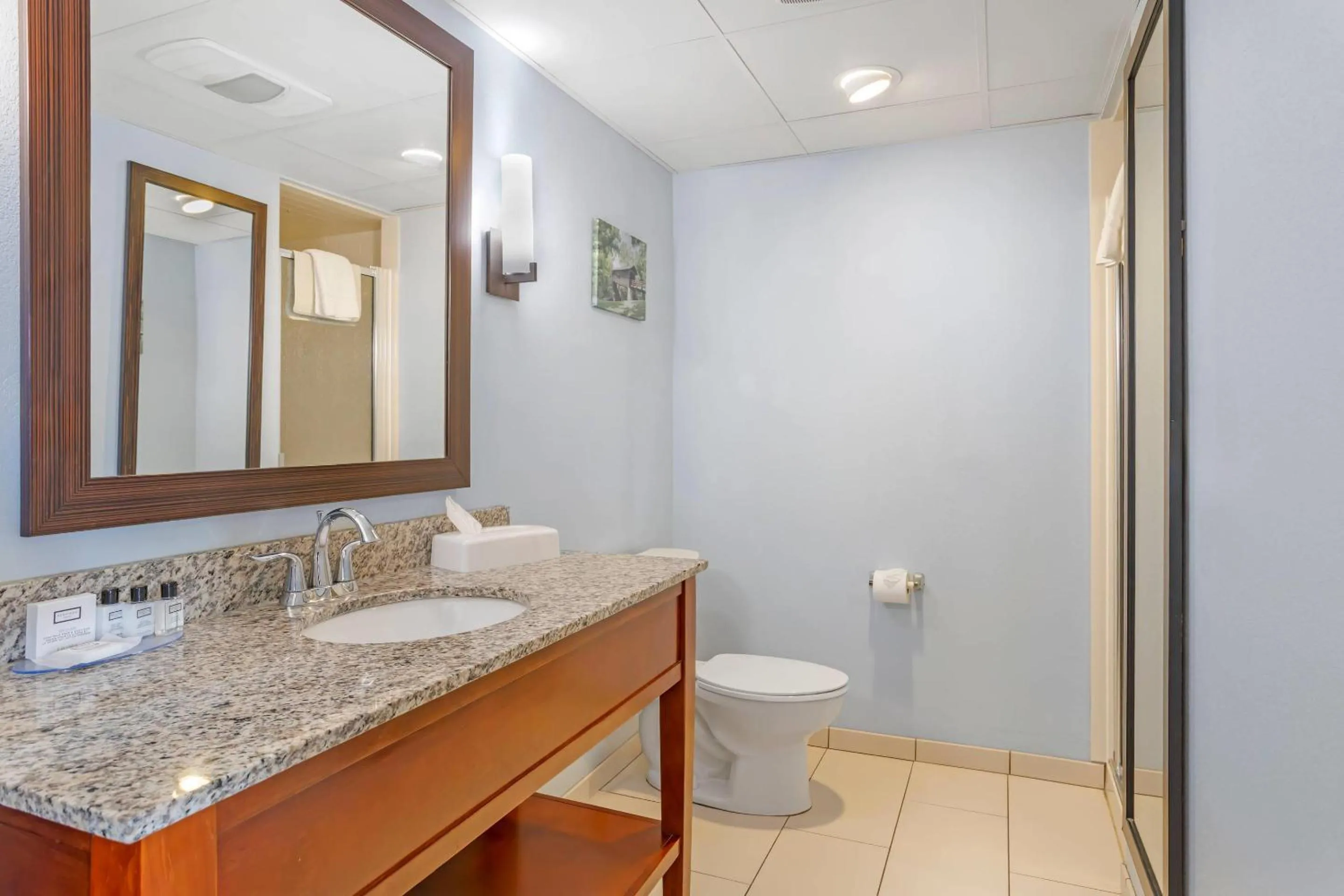 Bedroom in The Inn at Apple Valley, an Ascend Collection Hotel