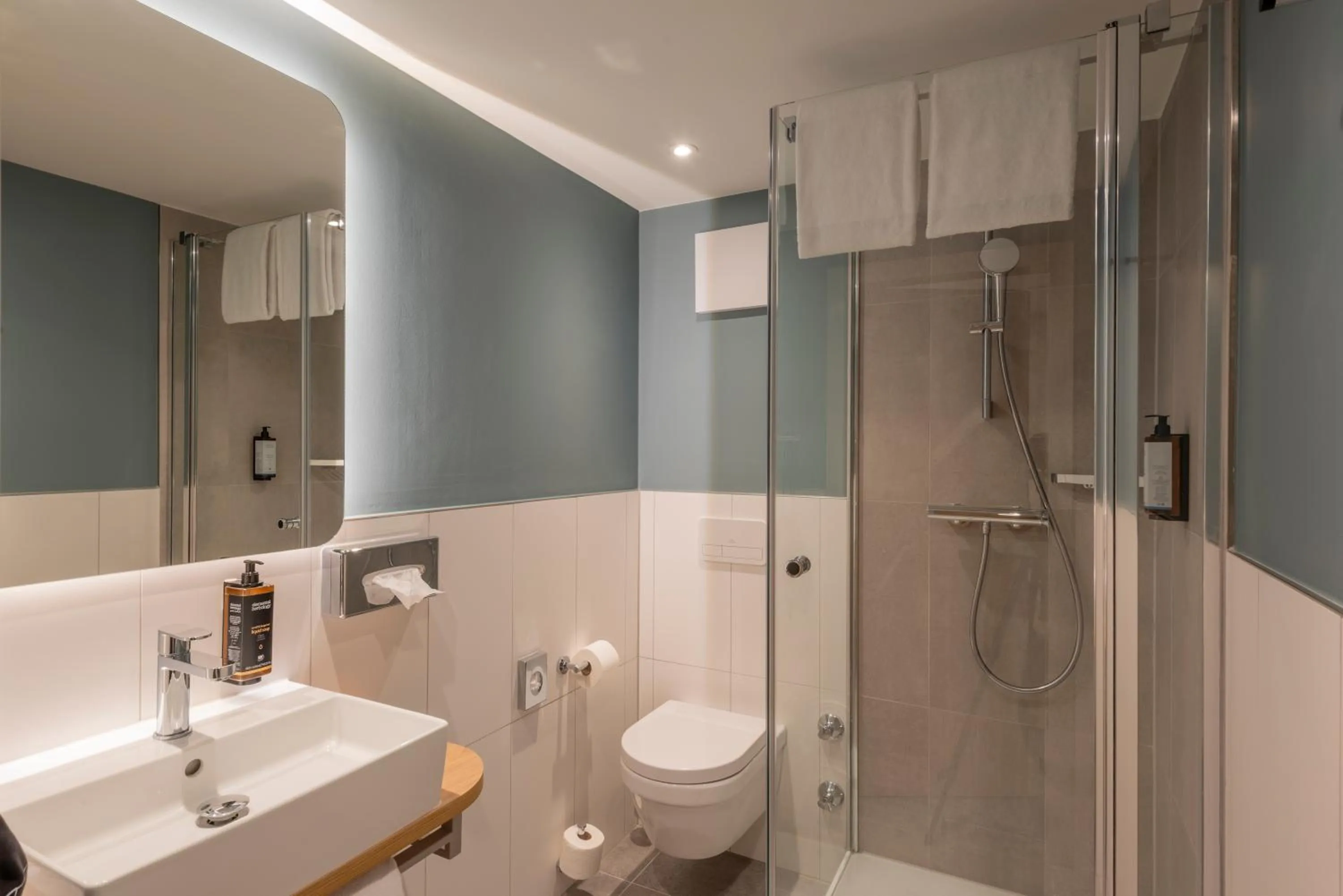 Shower in Mercure Parkhotel Mönchengladbach