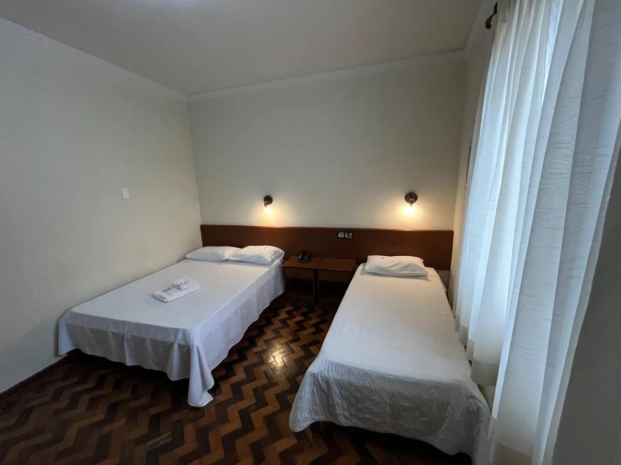 Bedroom, Bed in ACOMODARE HOTEL- SOB NOVA Direção