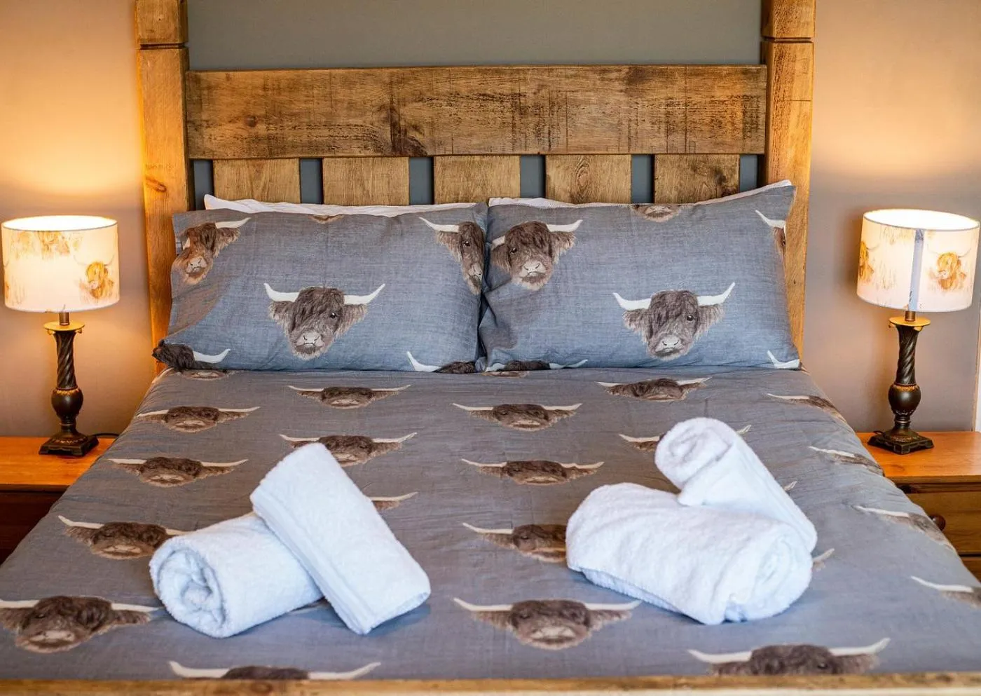 Bedroom, Bed in The Okeover Arms