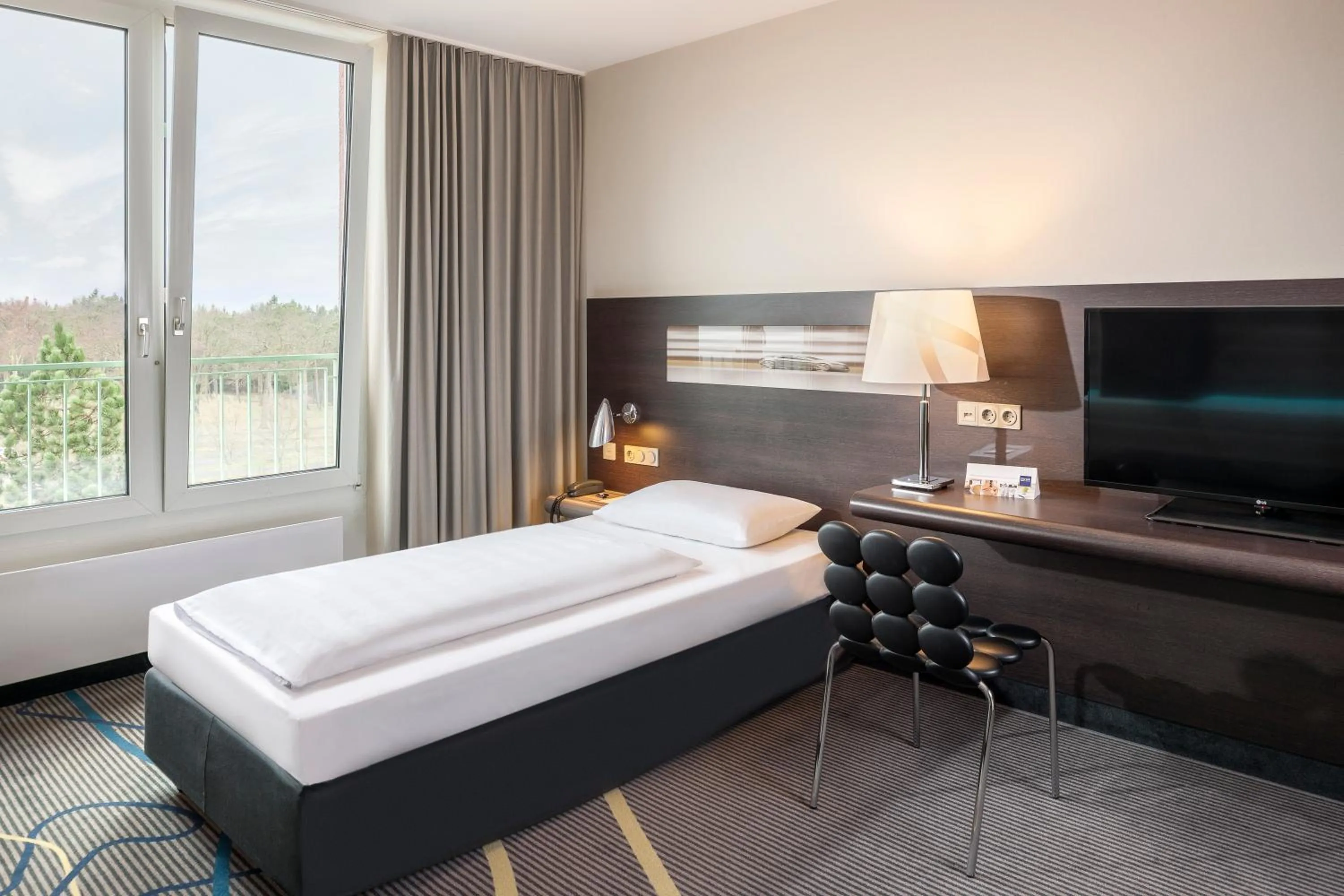 Photo of the whole room, Bed in Dorint Am Nürburgring Hocheifel