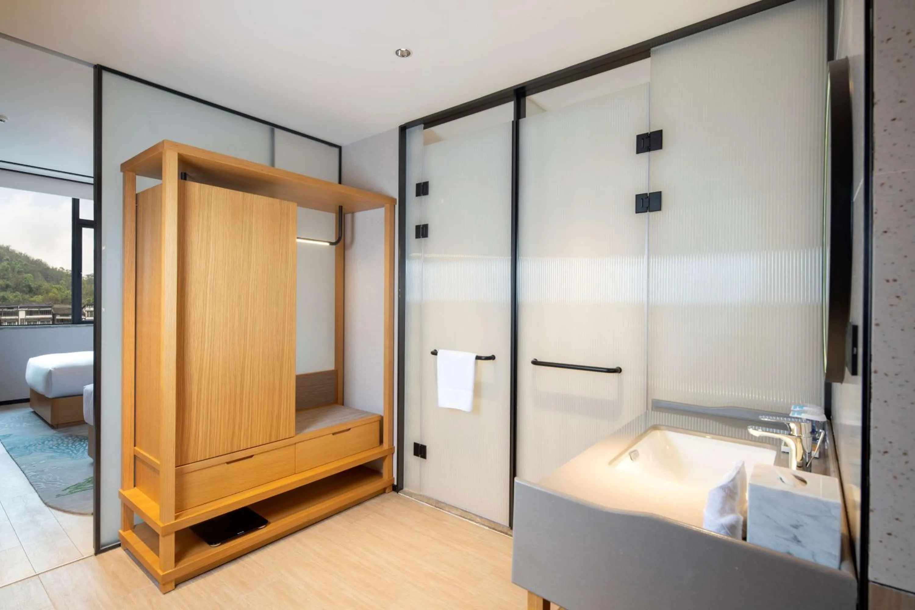 Bathroom, Bed in Hilton Garden Inn Guizhou Maotai Town