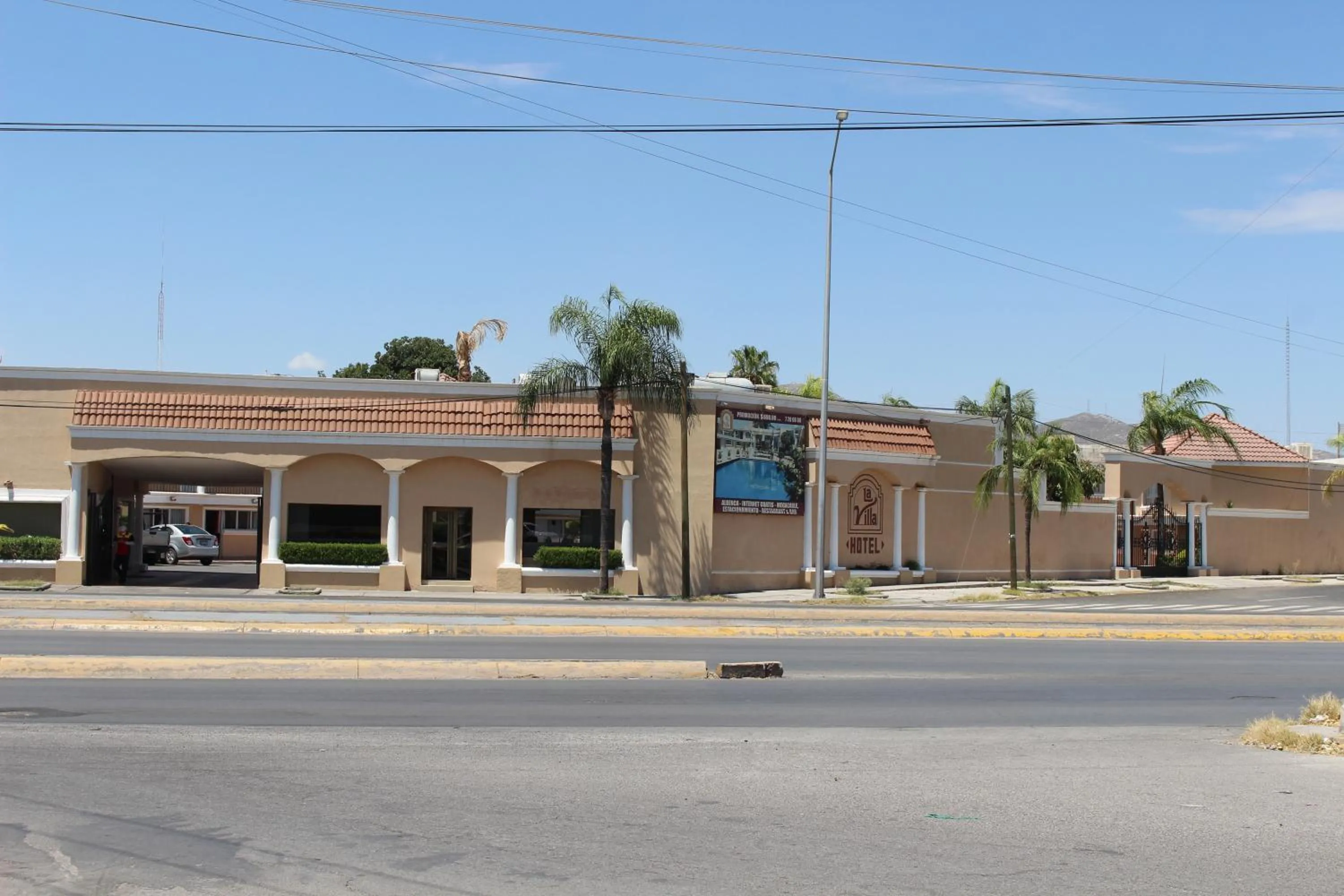 Property building in Hotel La Villa