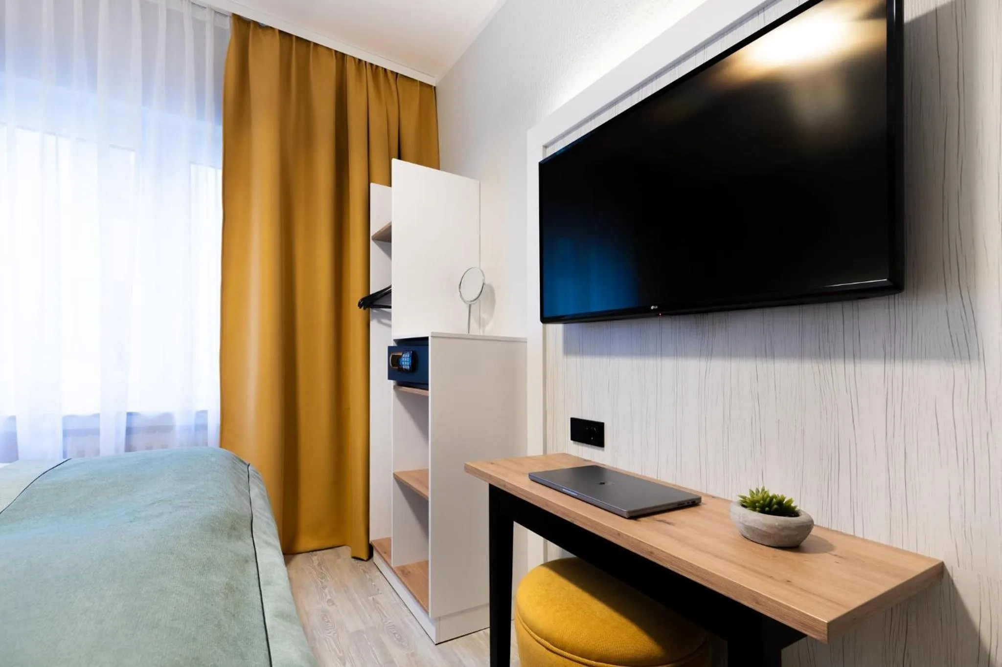 TV and multimedia, Bed in Garner Hotel Cologne - Engelbertz by IHG