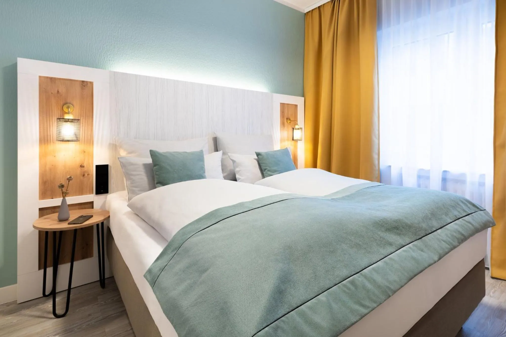 Photo of the whole room, Bed in Garner Hotel Cologne - Engelbertz by IHG