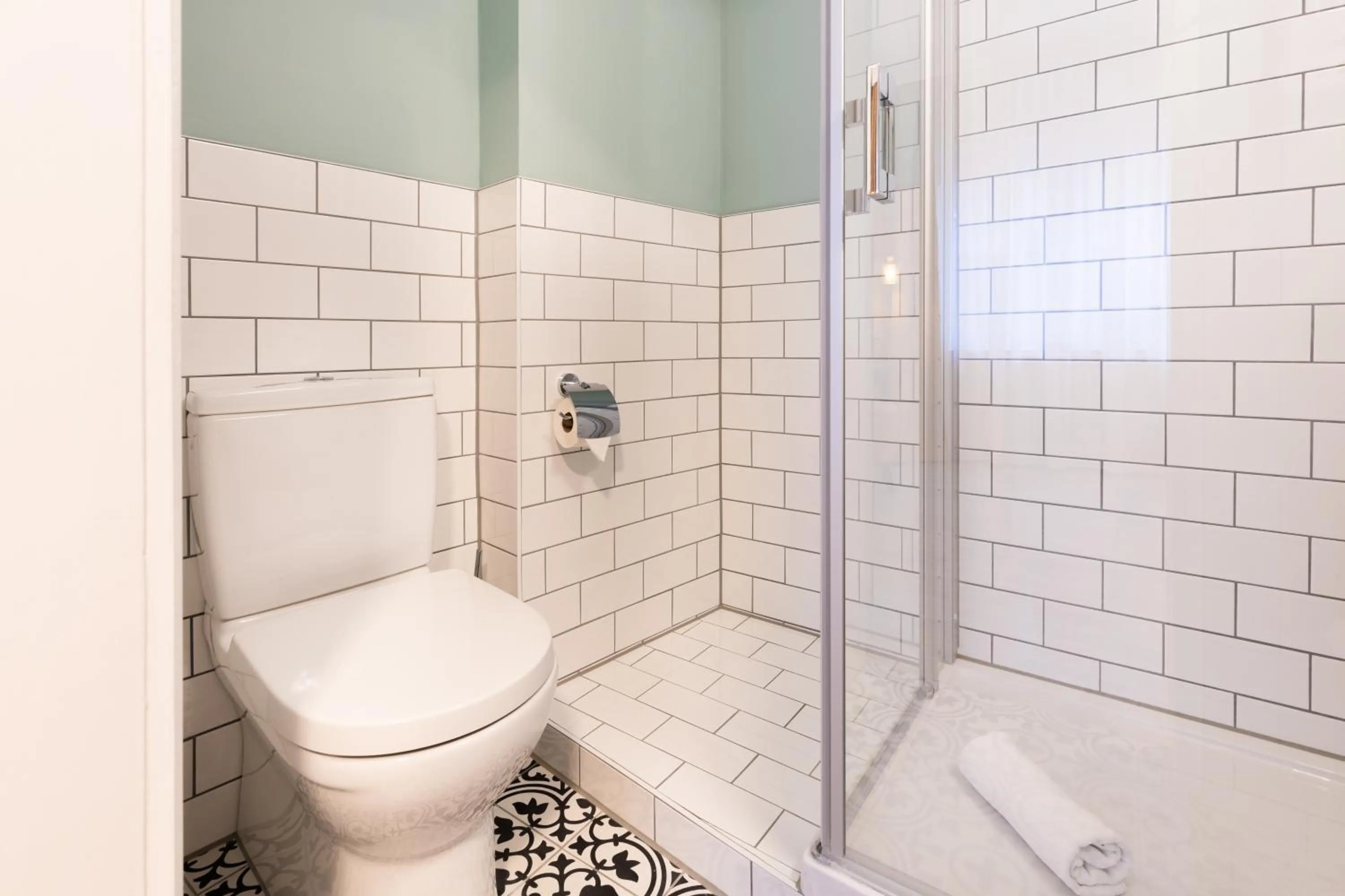 Shower in Garner Hotel Cologne - Engelbertz by IHG