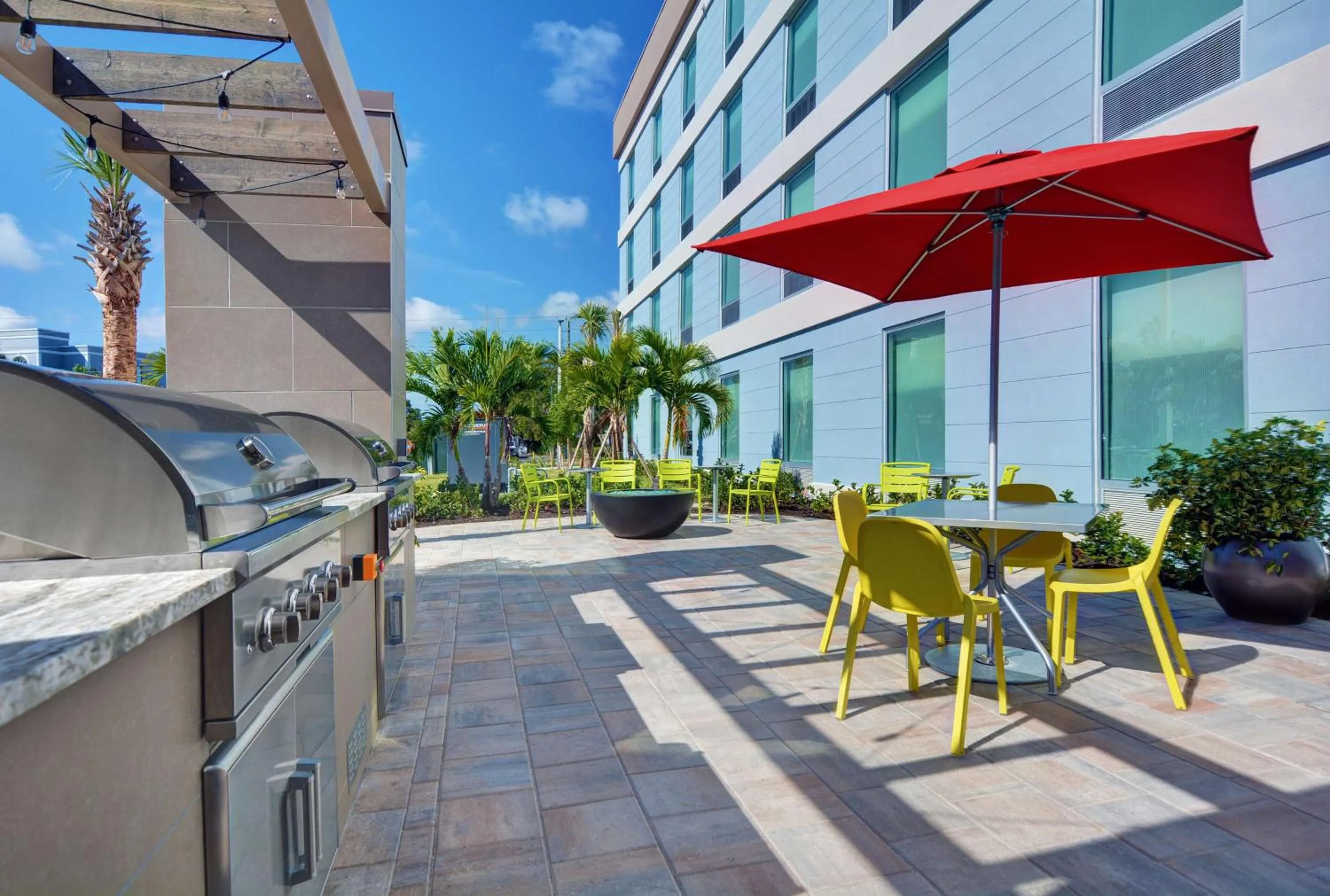 Dining area in Home2 Suites by Hilton Fort Myers Colonial Blvd