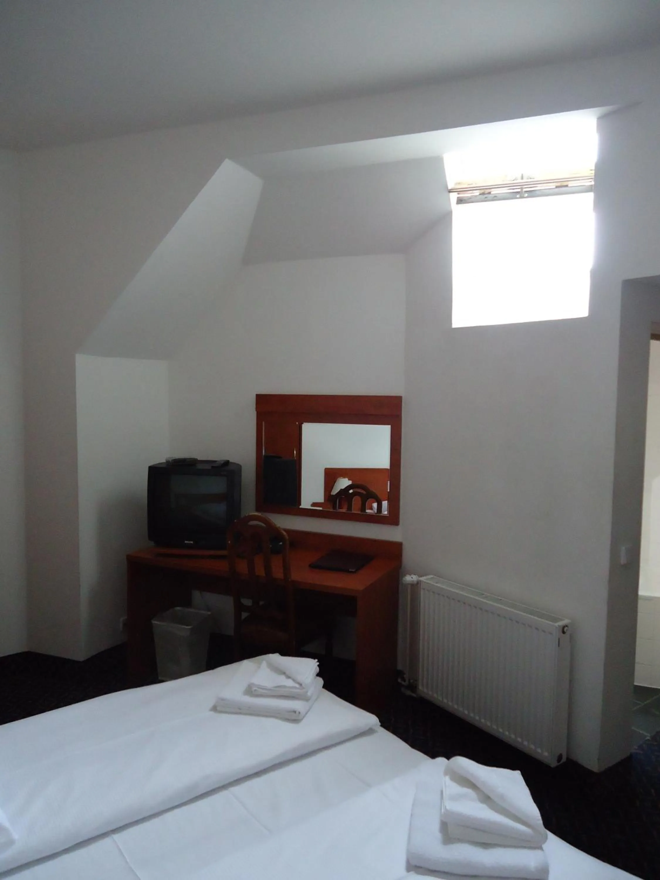 Photo of the whole room, Bed in City Hotel am Kurfürstendamm