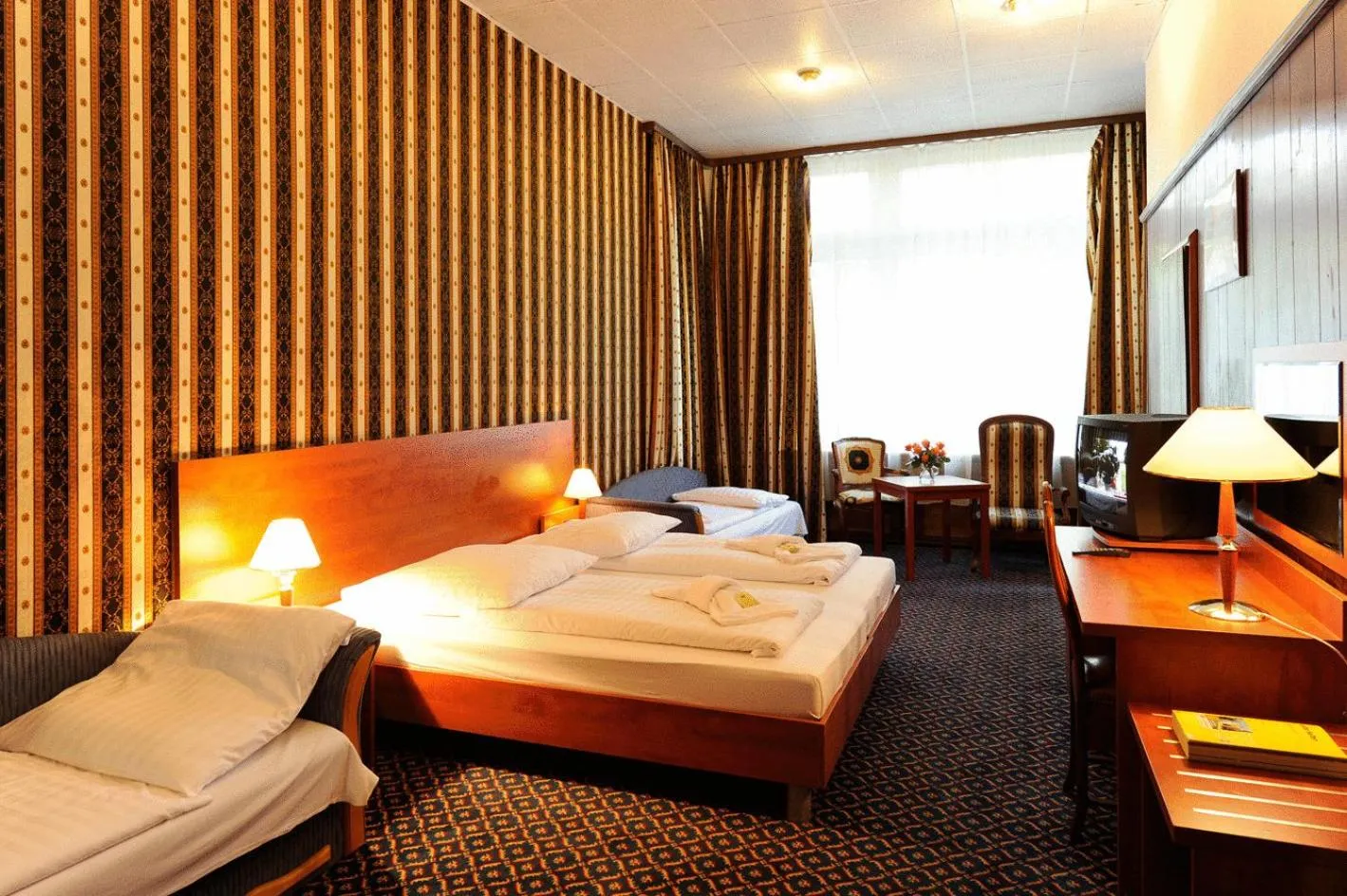 Photo of the whole room, Bed in City Hotel am Kurfürstendamm