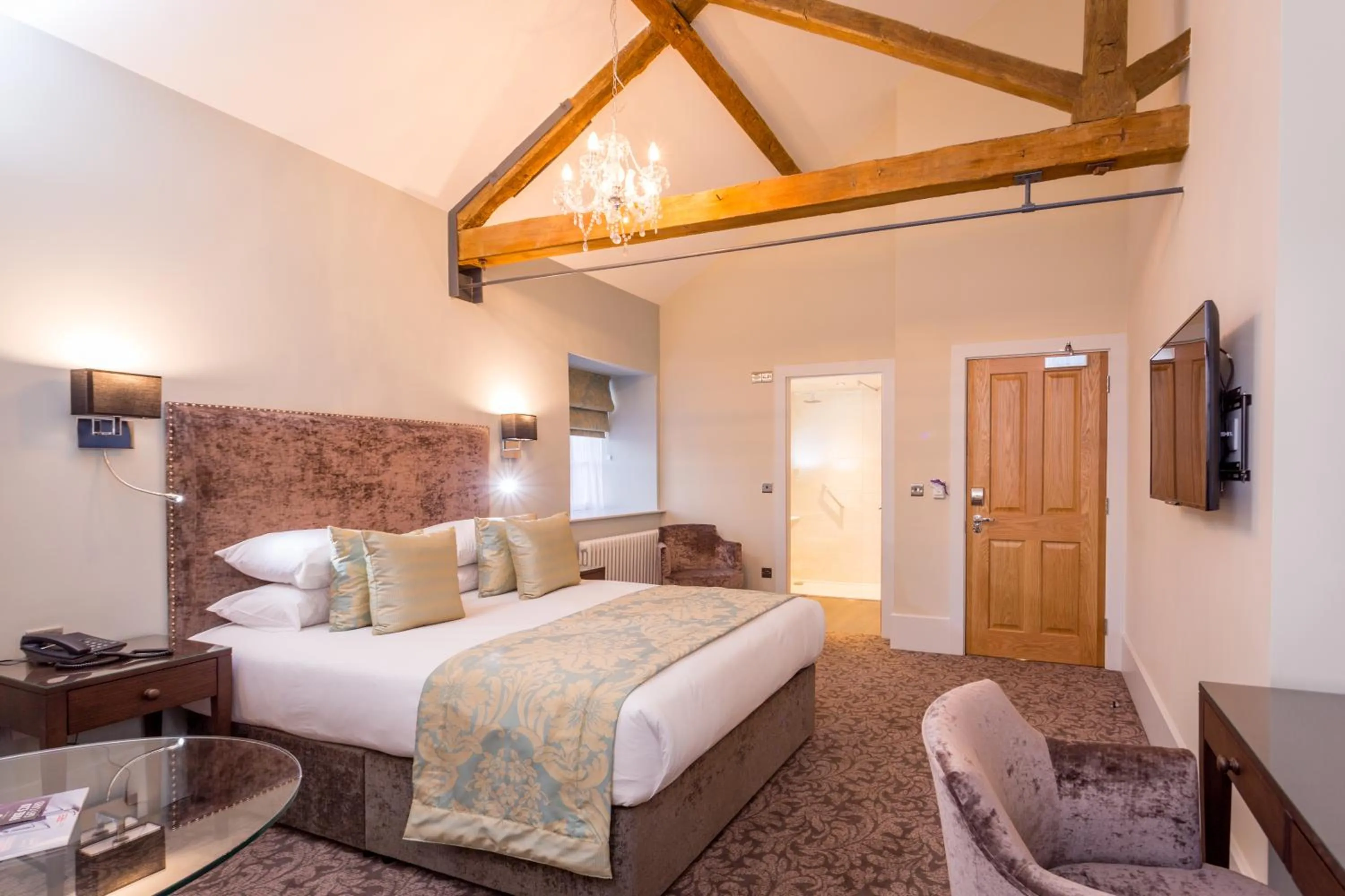 TV and multimedia, Bed in Barton Hall Hotel & Spa