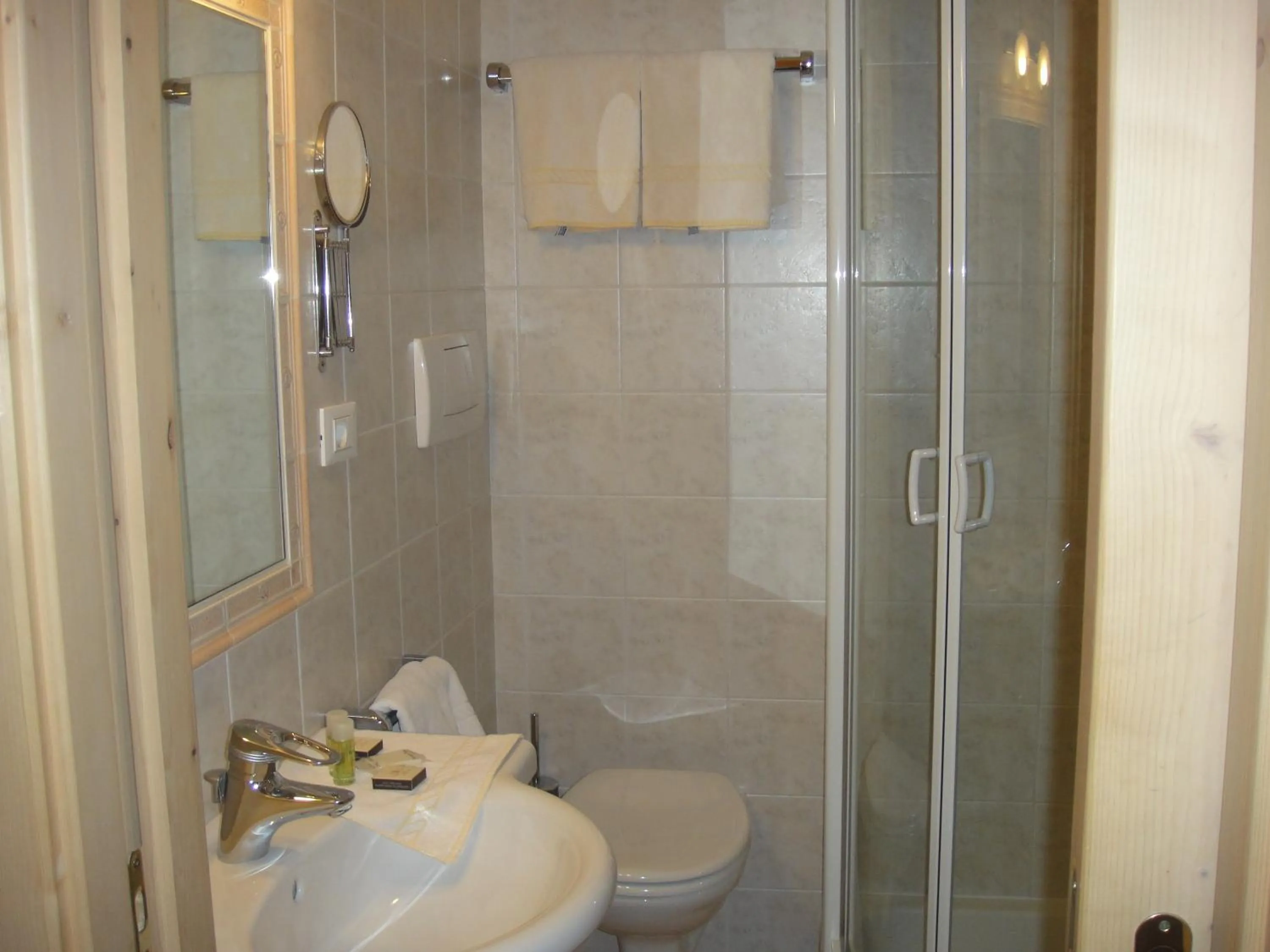 Shower in Garni Toni