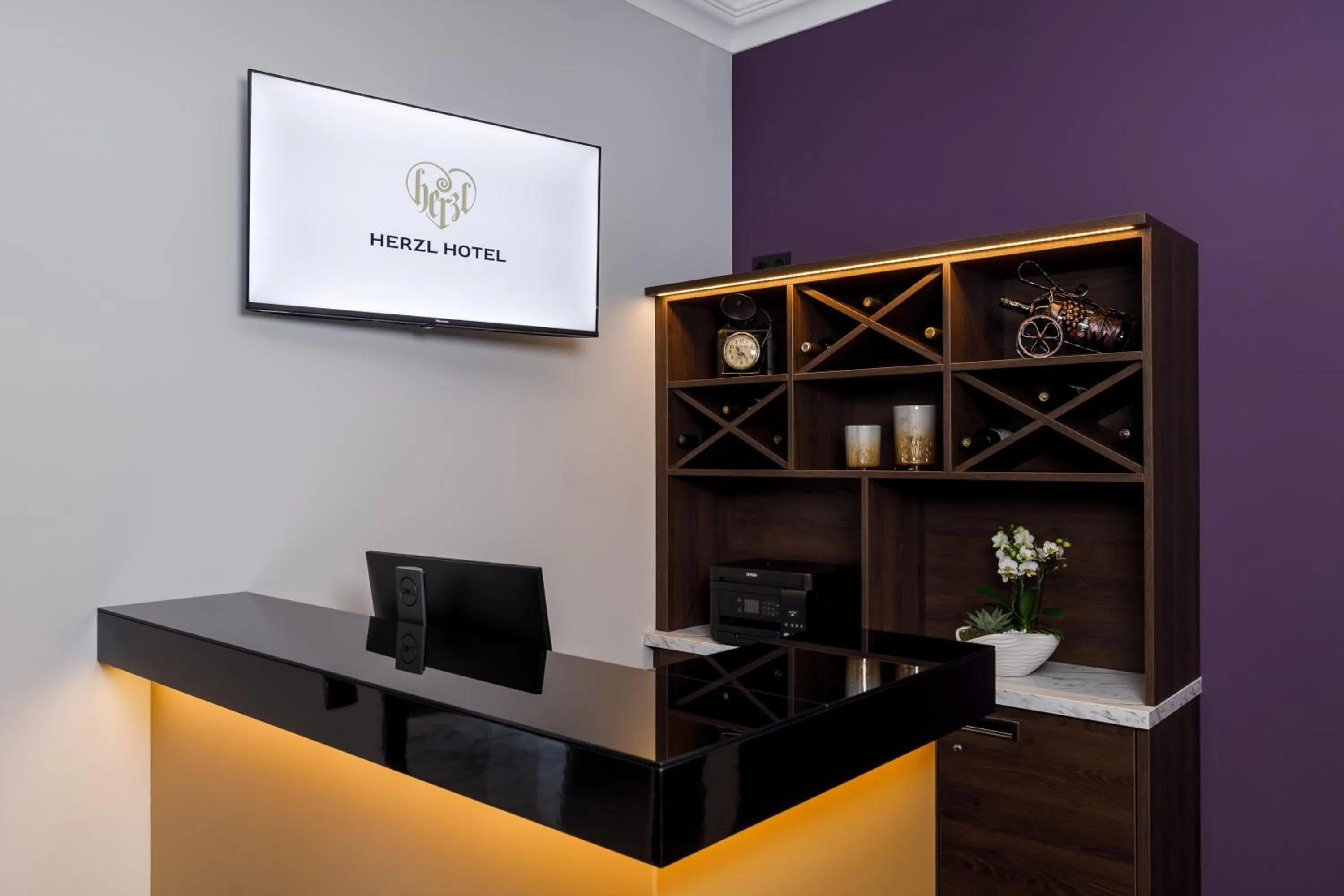 Lobby or reception in Herzl Hotel bei Erding