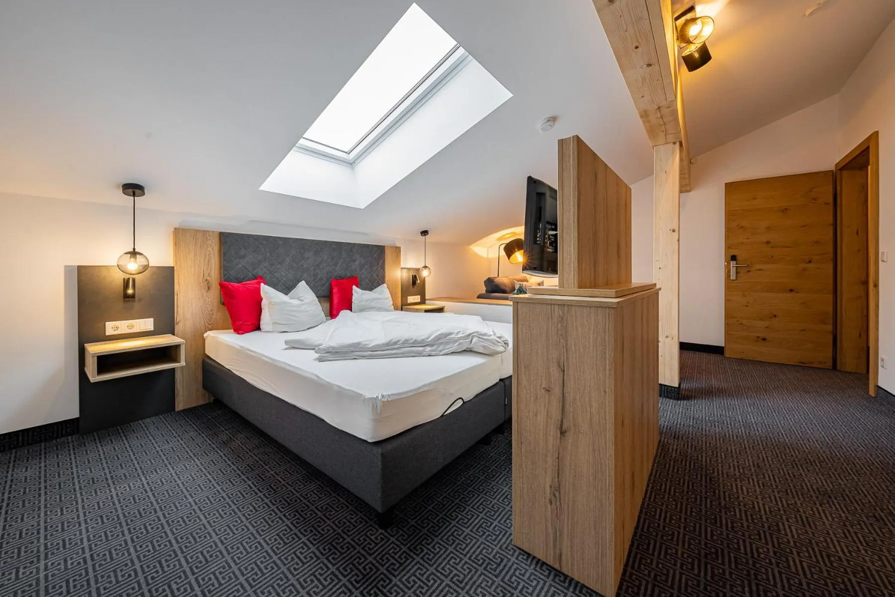 Photo of the whole room, Bed in Berghotel & Chalets Adersberg Chiemgau Card kostenfrei