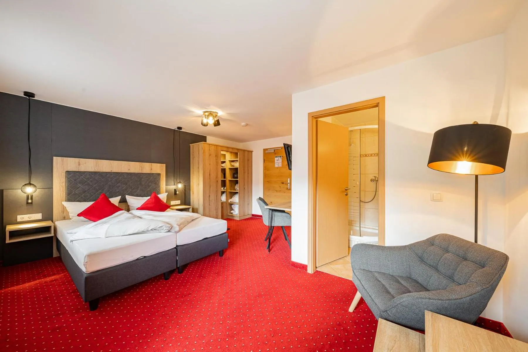 Bed in Berghotel & Chalets Adersberg Chiemgau Card kostenfrei