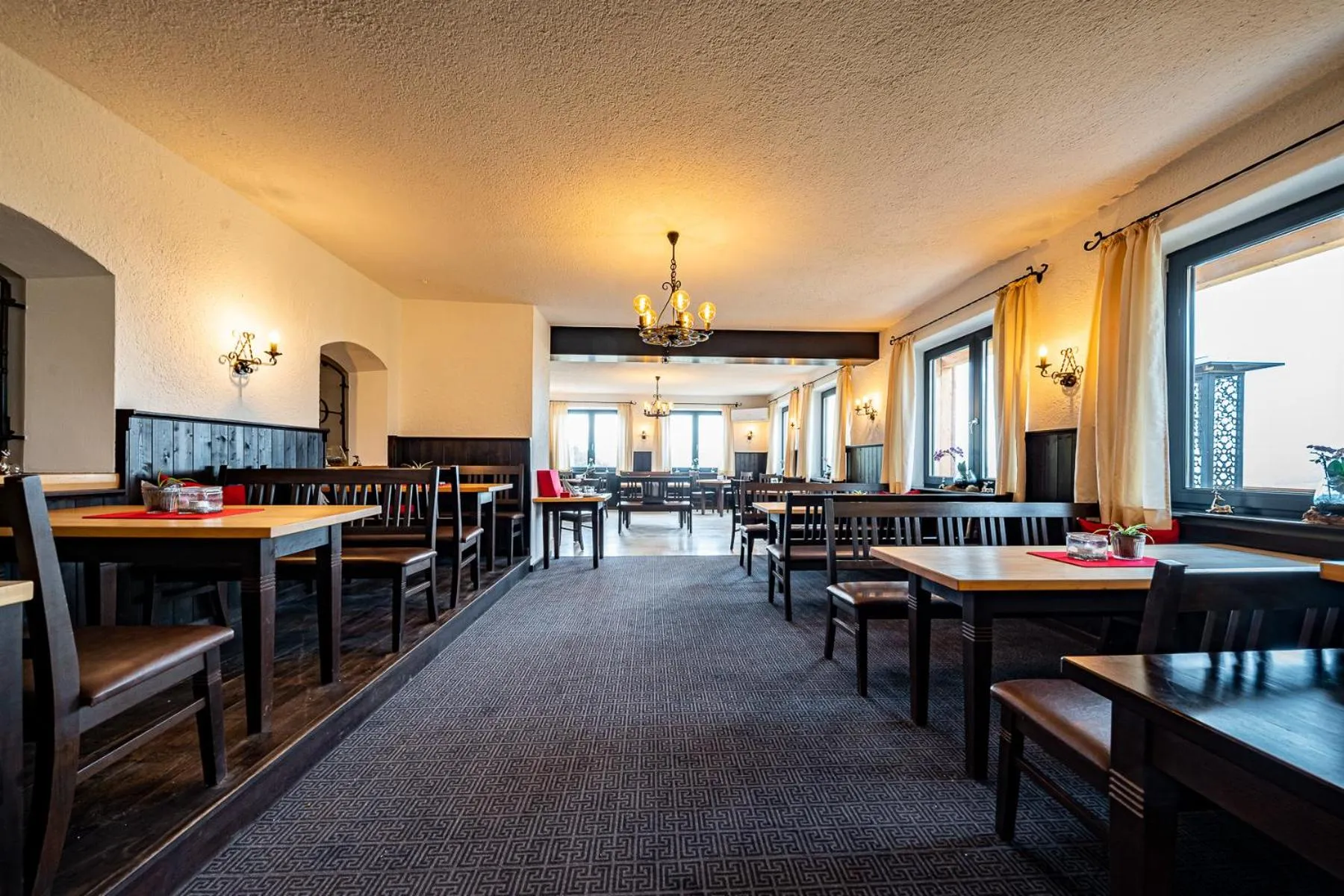 Restaurant/places to eat in Berghotel & Chalets Adersberg Chiemgau Card kostenfrei