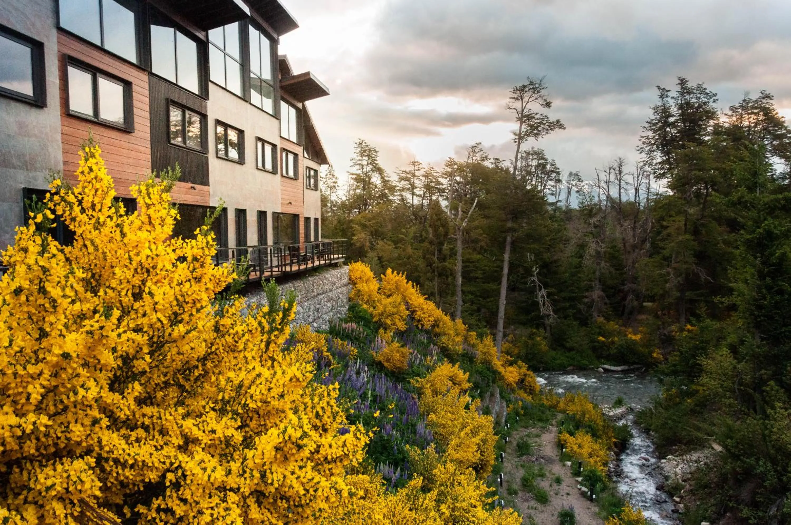 Property building in Las Aguas Río Bonito