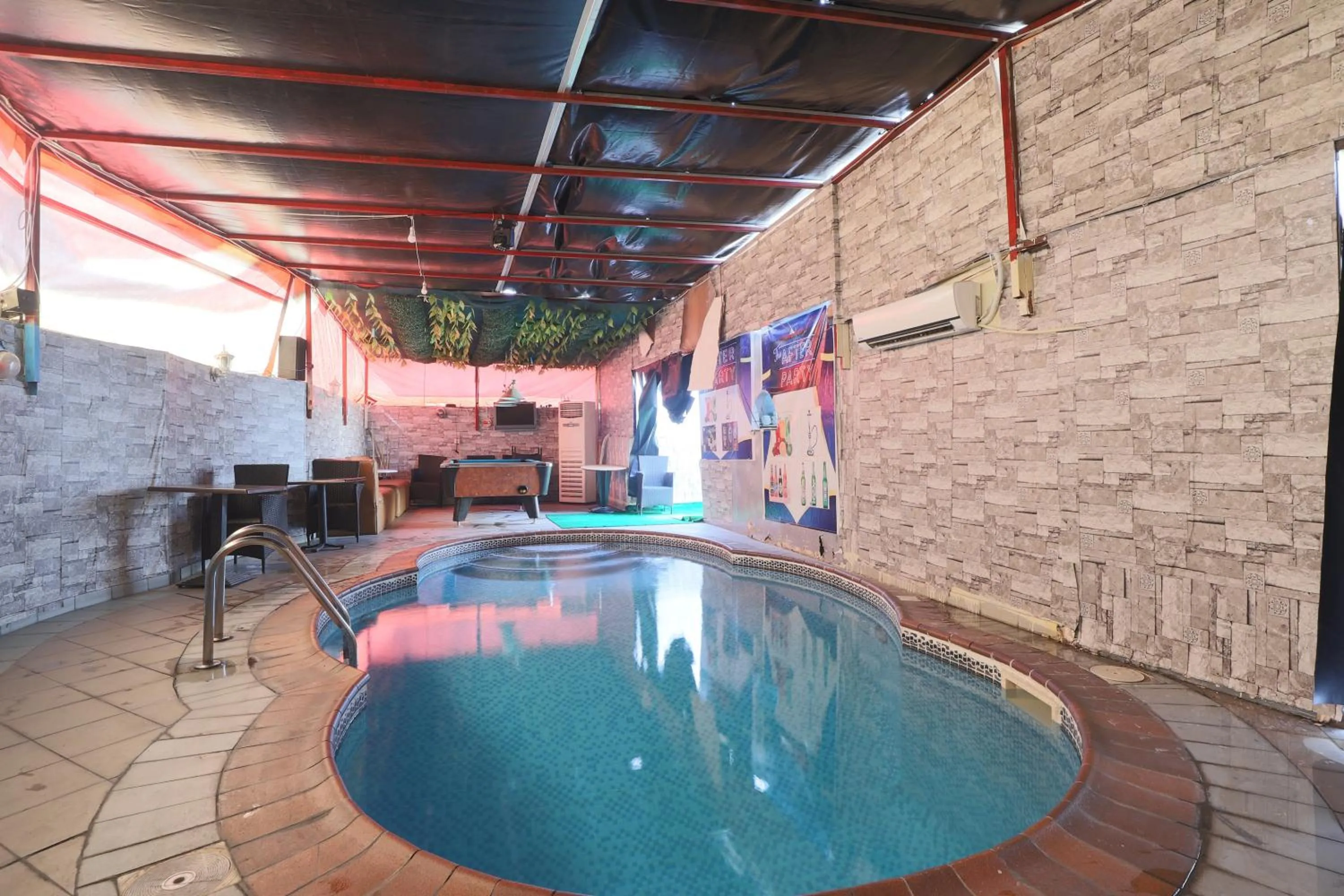 Swimming pool in Eureka Hotel