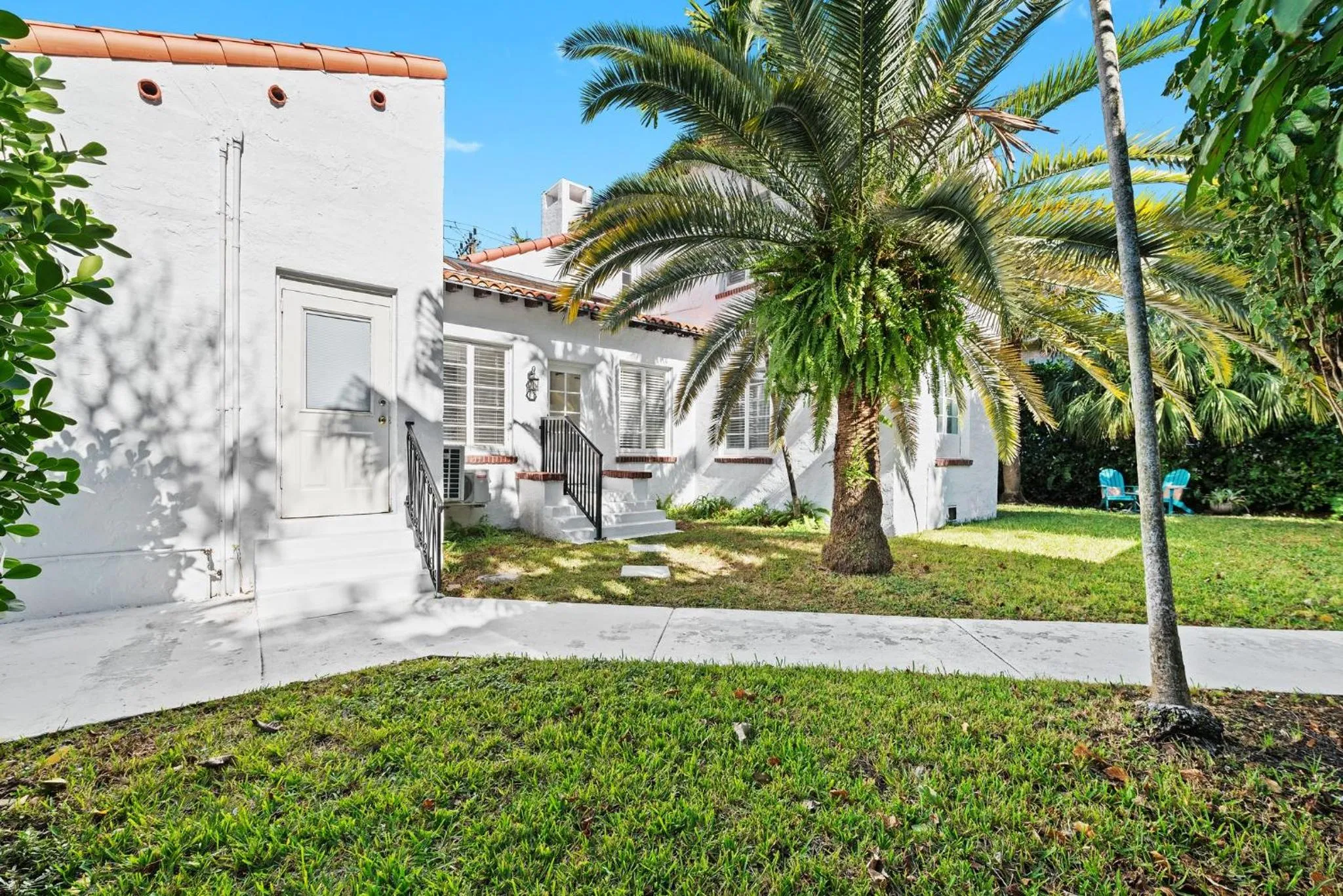 Property building in Casa Coral