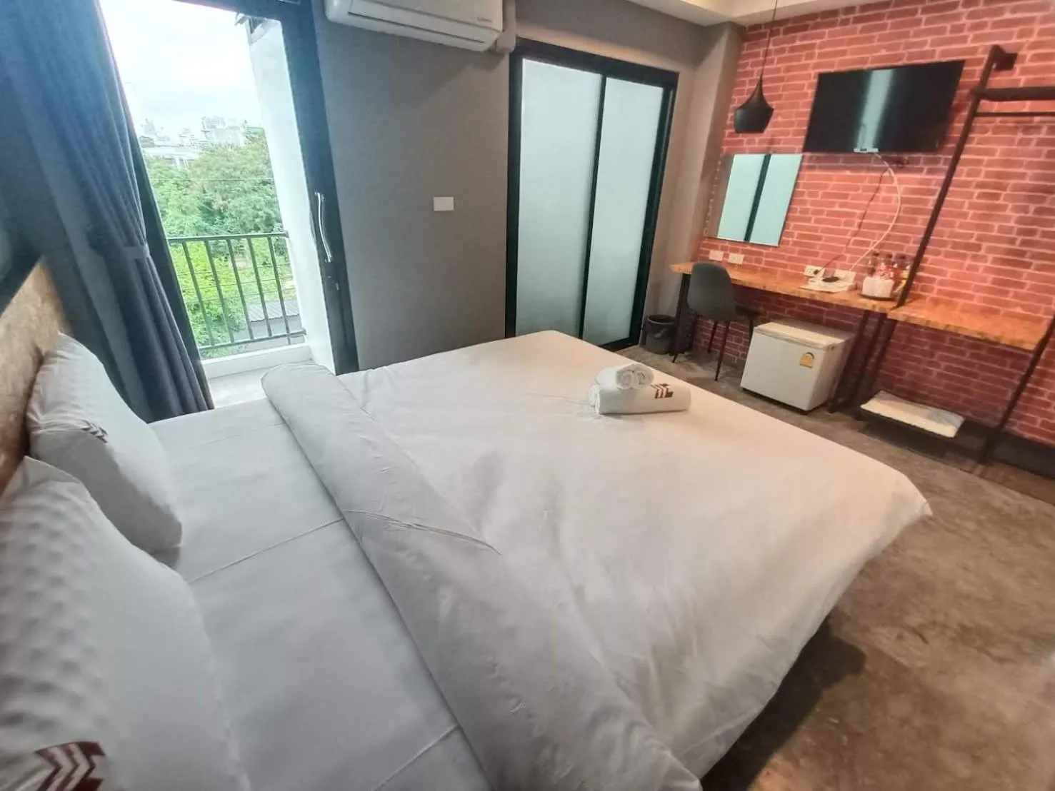 Bedroom, Bed in Modern Budget Hotel