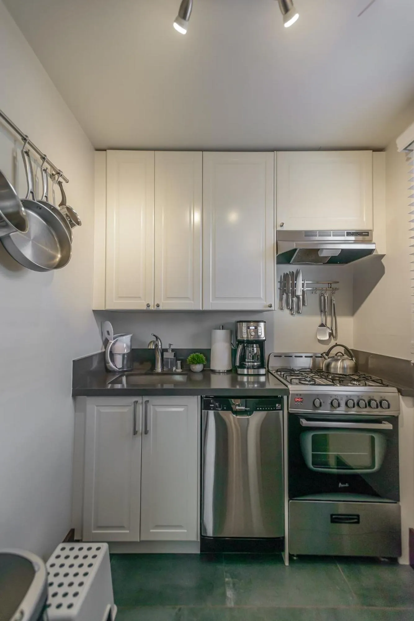 Coffee/tea facilities in Fern House South Park Craftsman