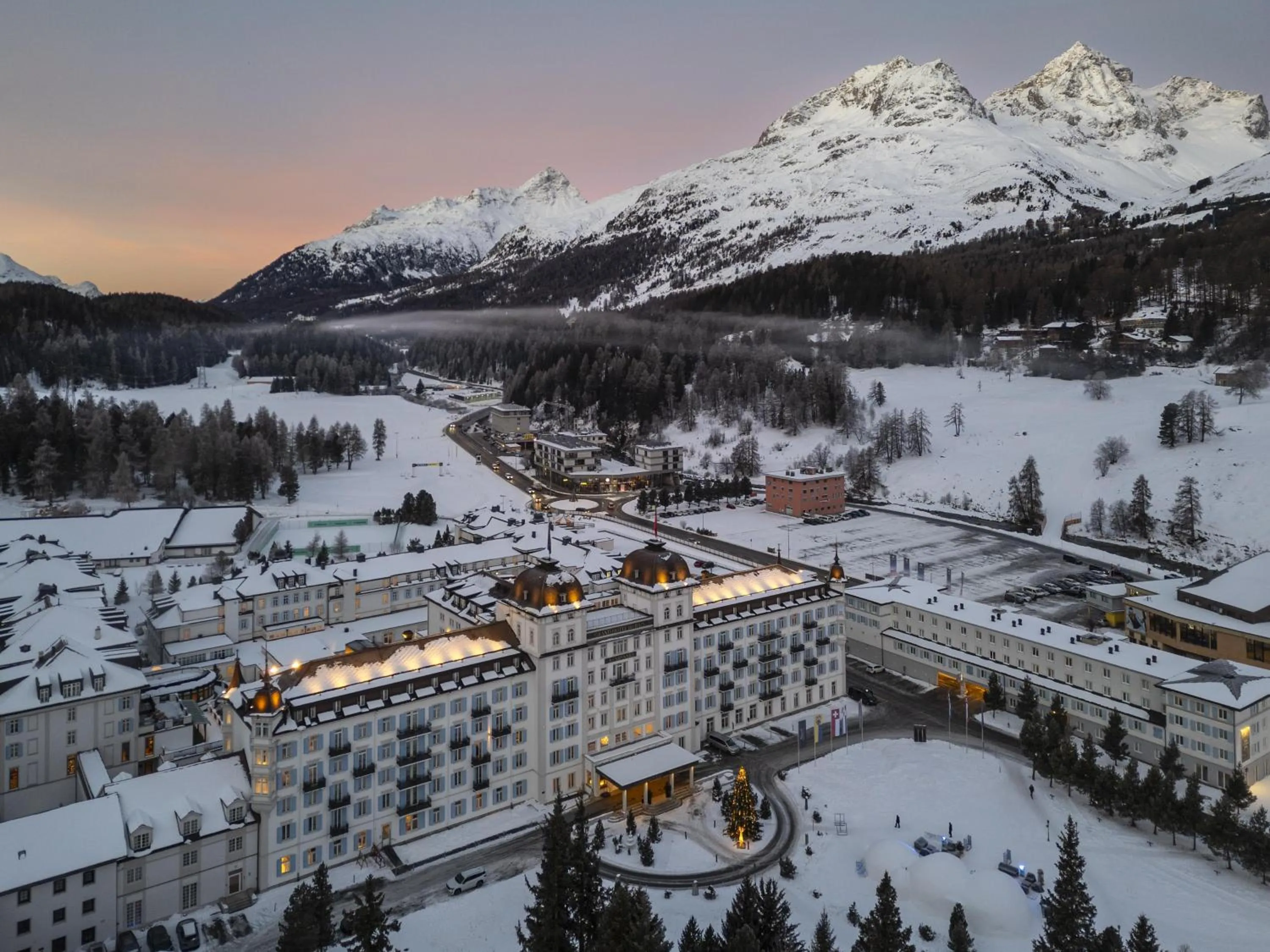 Inner courtyard view in Grand Hotel des Bains Kempinski