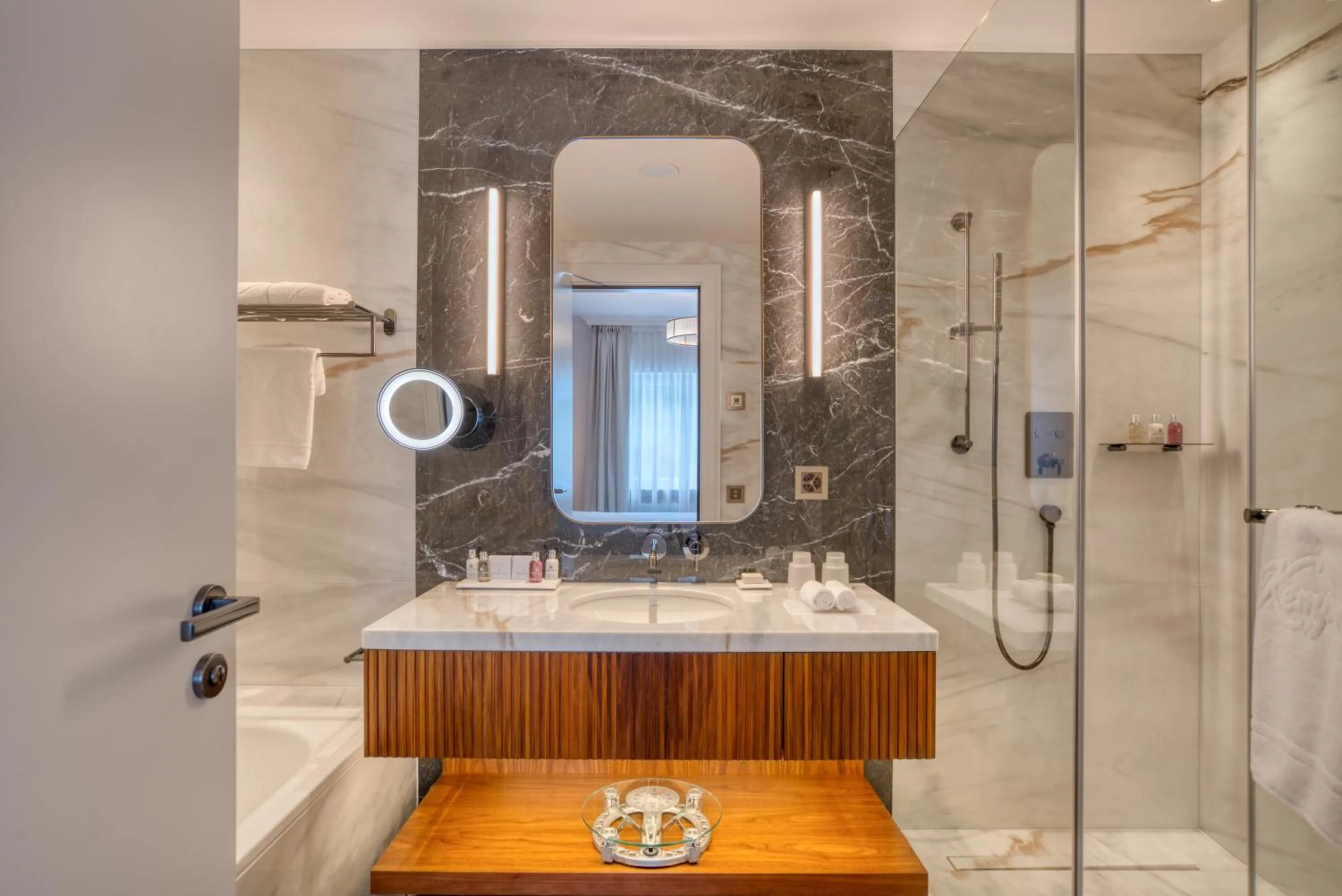 Shower in Grand Hotel des Bains Kempinski