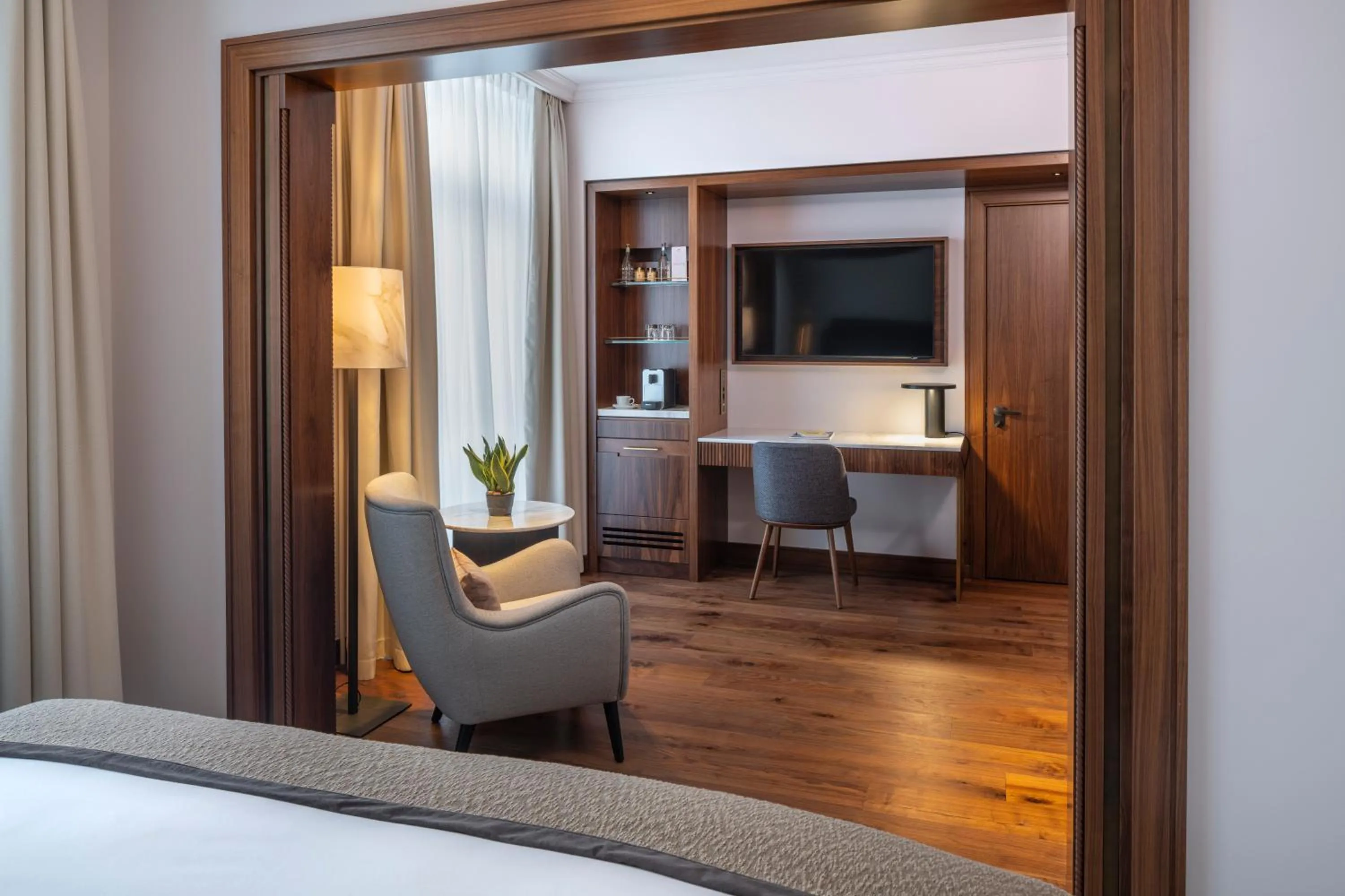 Living room, Bed in Grand Hotel des Bains Kempinski