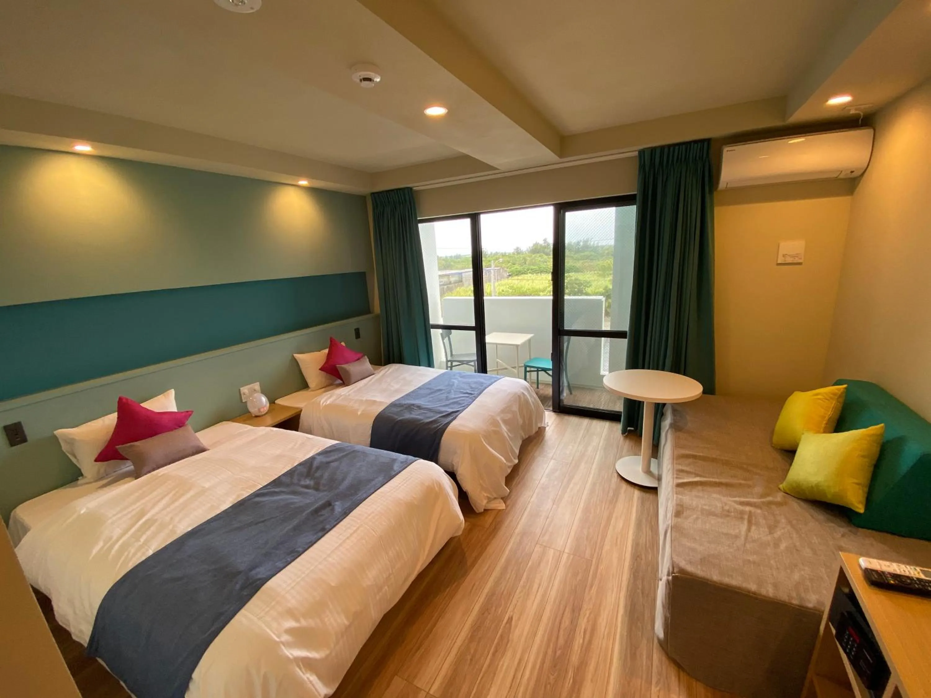 Photo of the whole room, Bed in Blue Cove Terrace