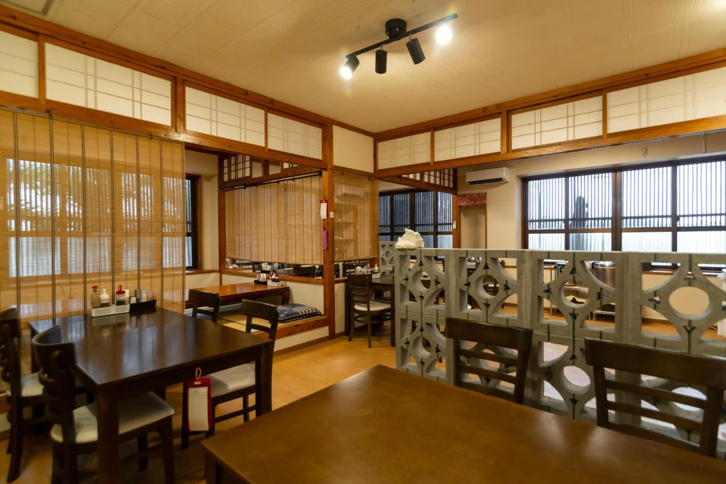 Restaurant/places to eat in Blue Cove Terrace