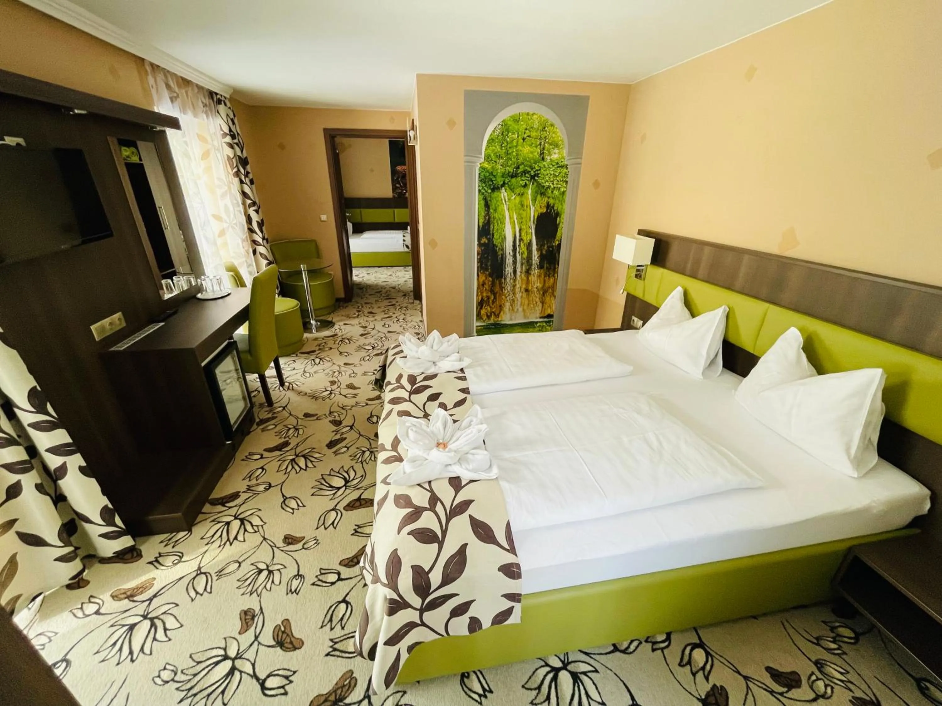 Property building, Bed in Hotel Pruggererhof