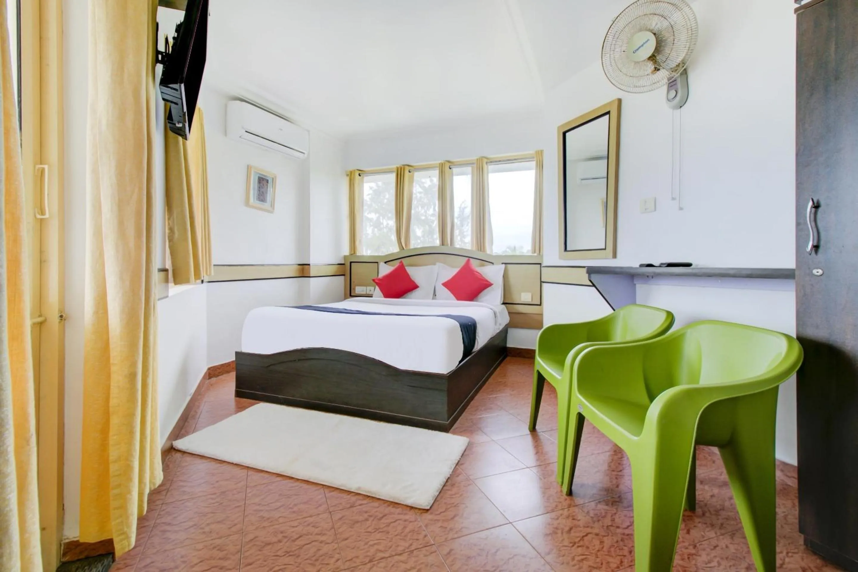 Bedroom in Hotel O Floatel International Beach Resort