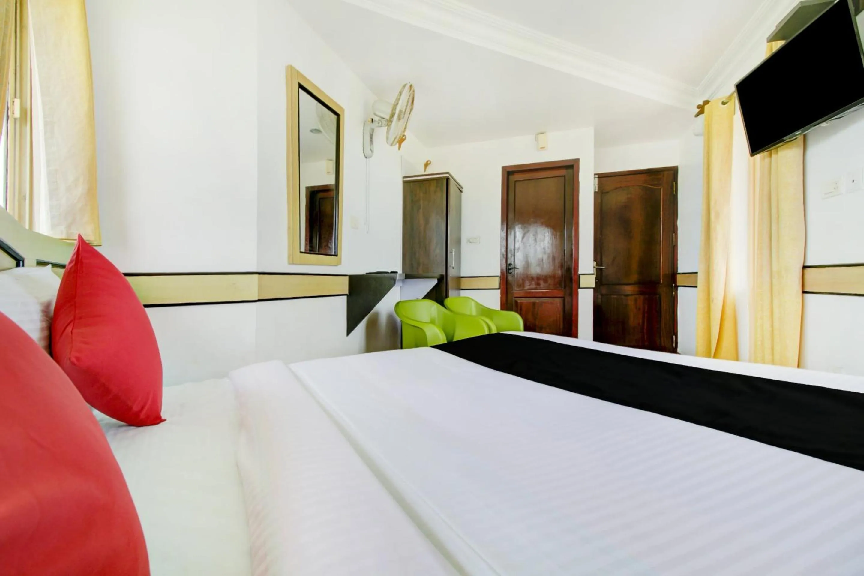 Bedroom in Hotel O Floatel International Beach Resort