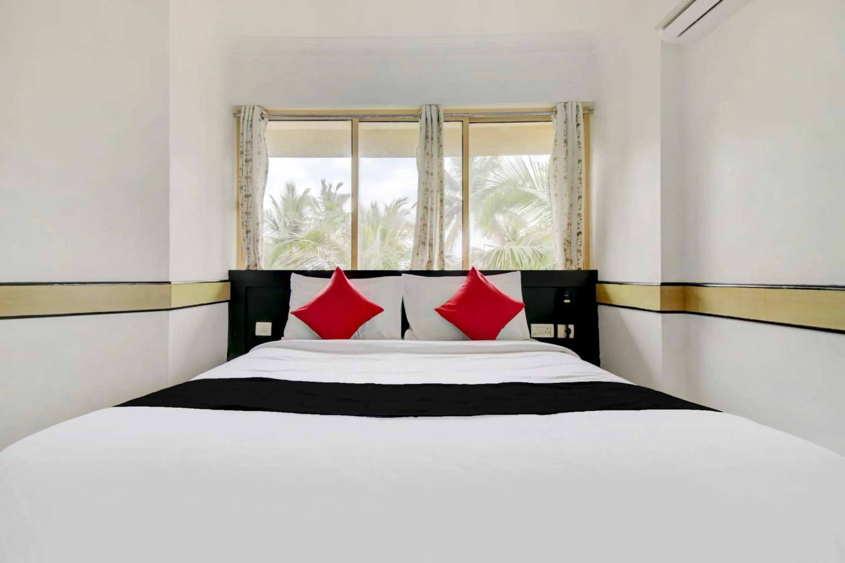 Bedroom in Hotel O Floatel International Beach Resort