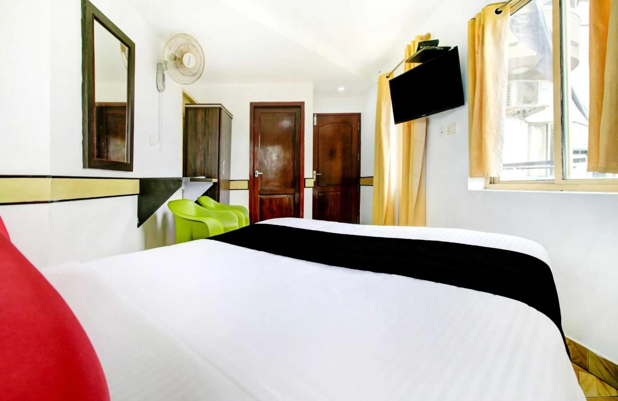 Bedroom in Hotel O Floatel International Beach Resort