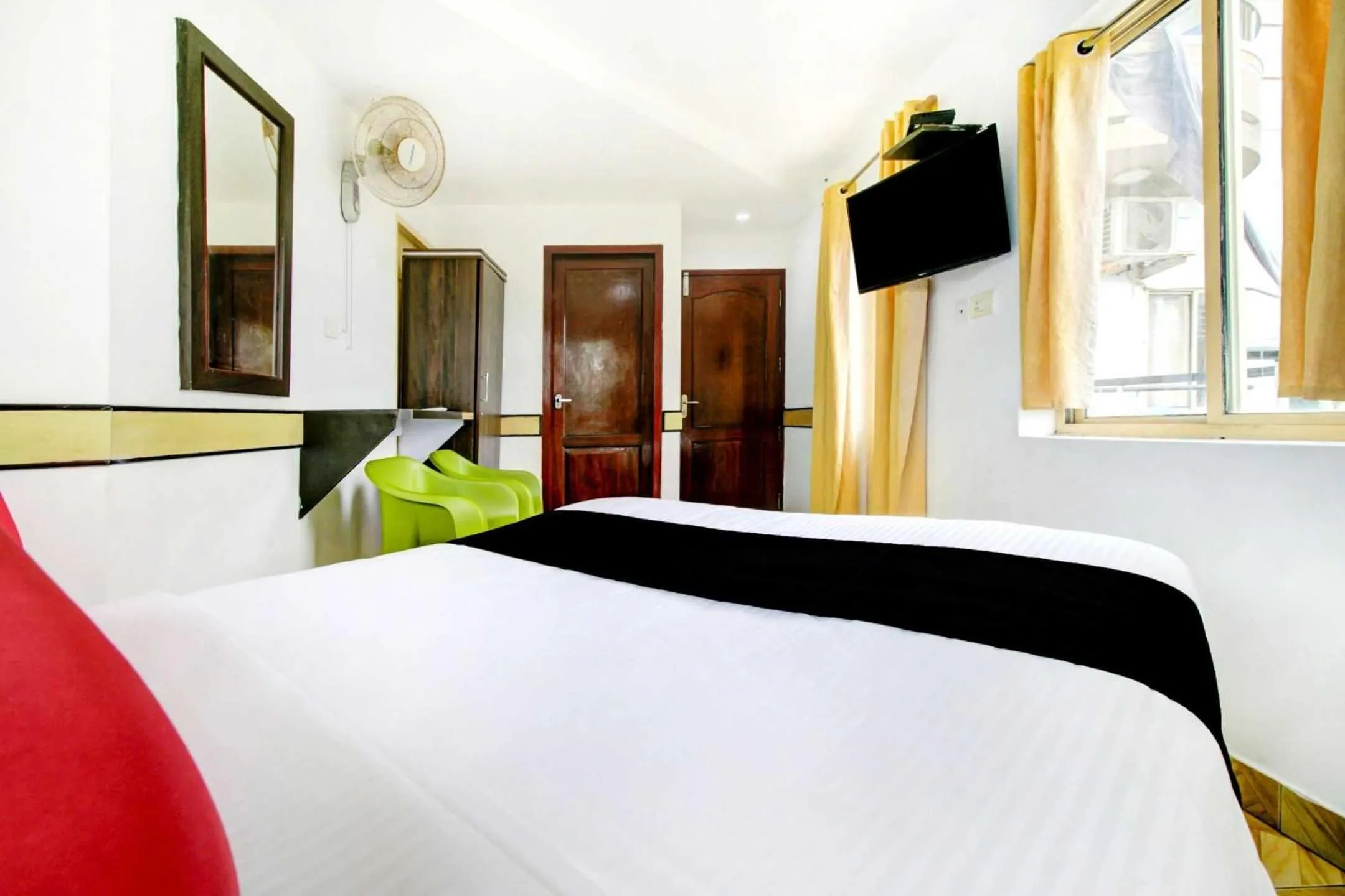 Bedroom in Hotel O Floatel International Beach Resort