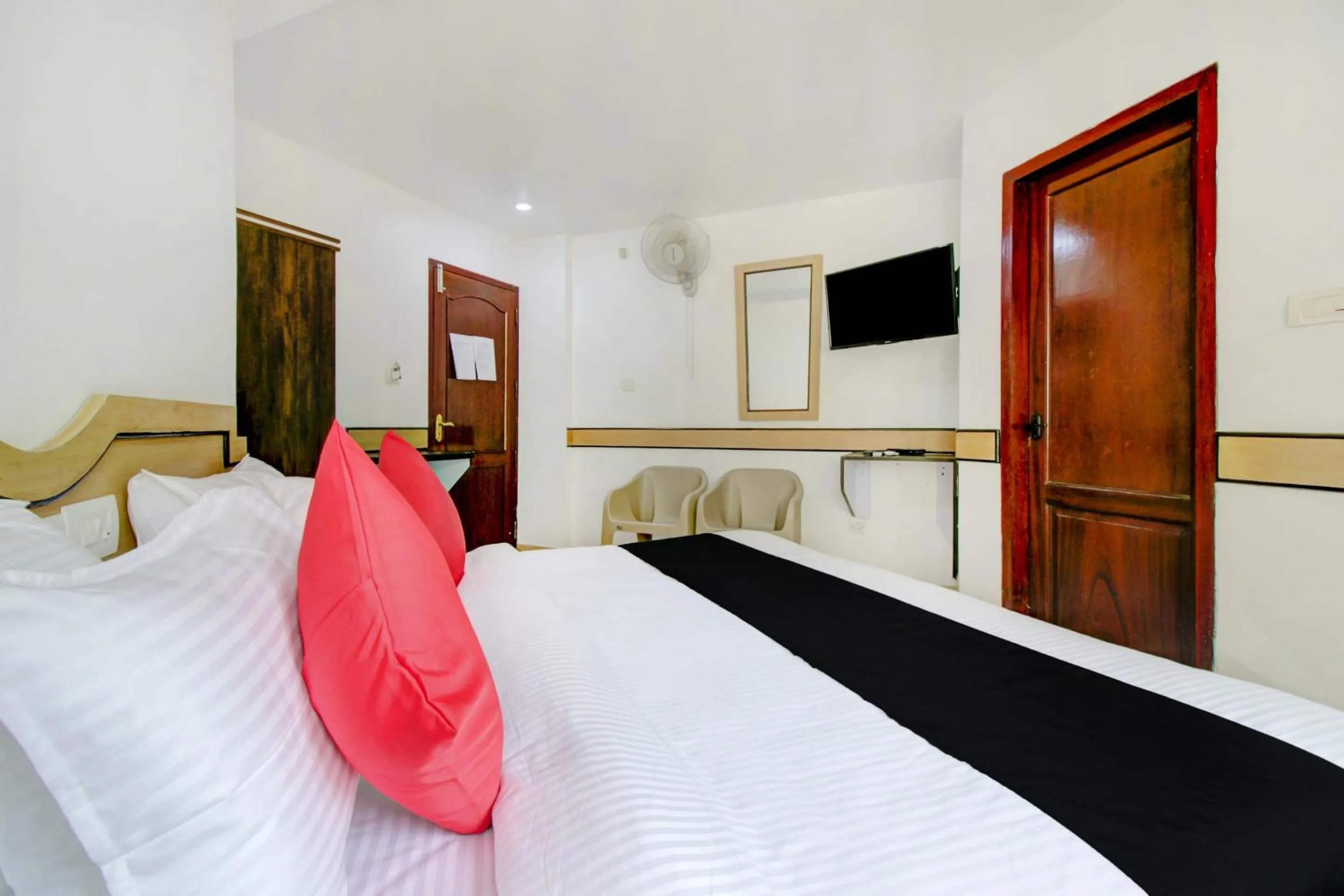 Bedroom in Hotel O Floatel International Beach Resort