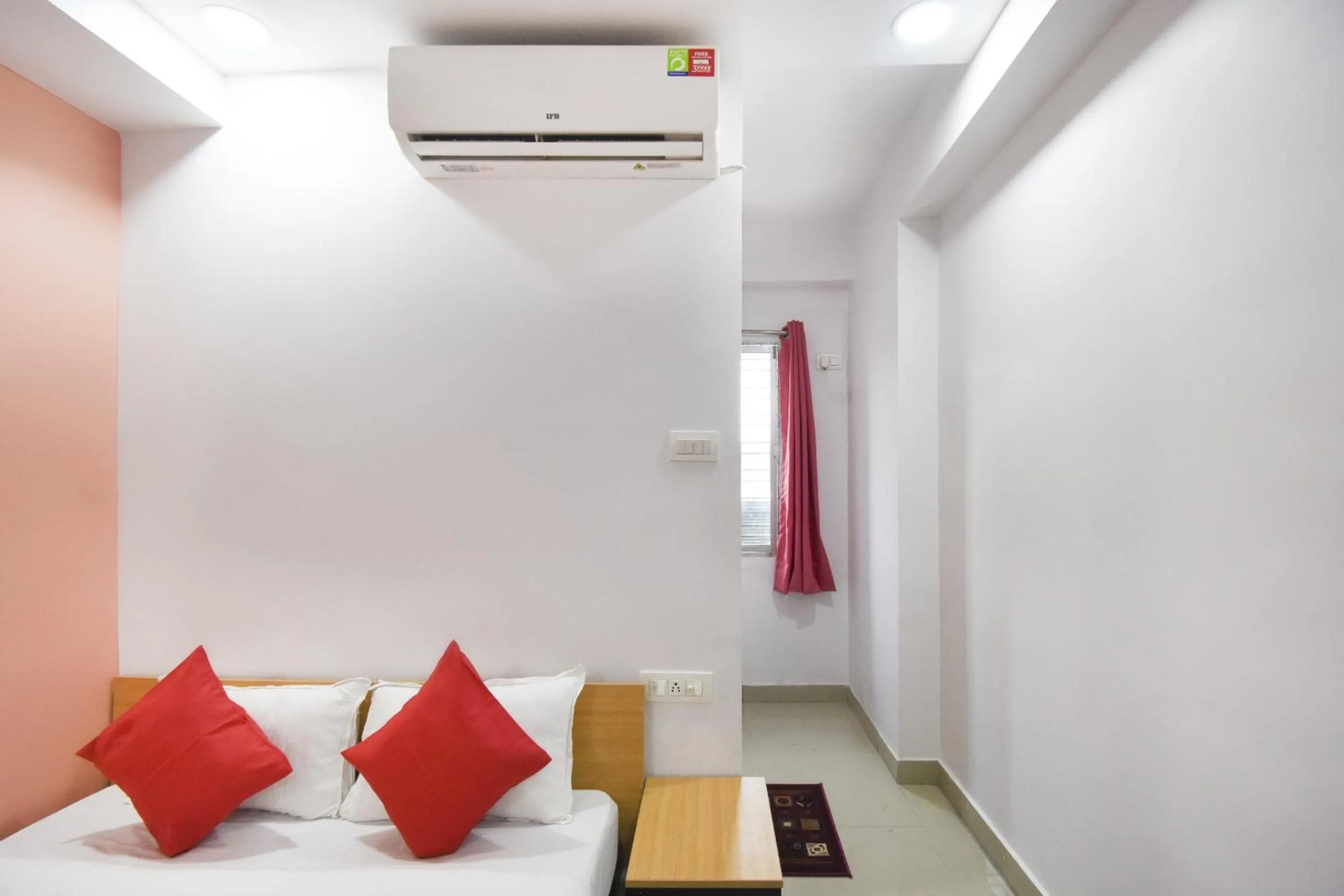 Bedroom, Bed in Super Hotel O Airport Comfort Stay