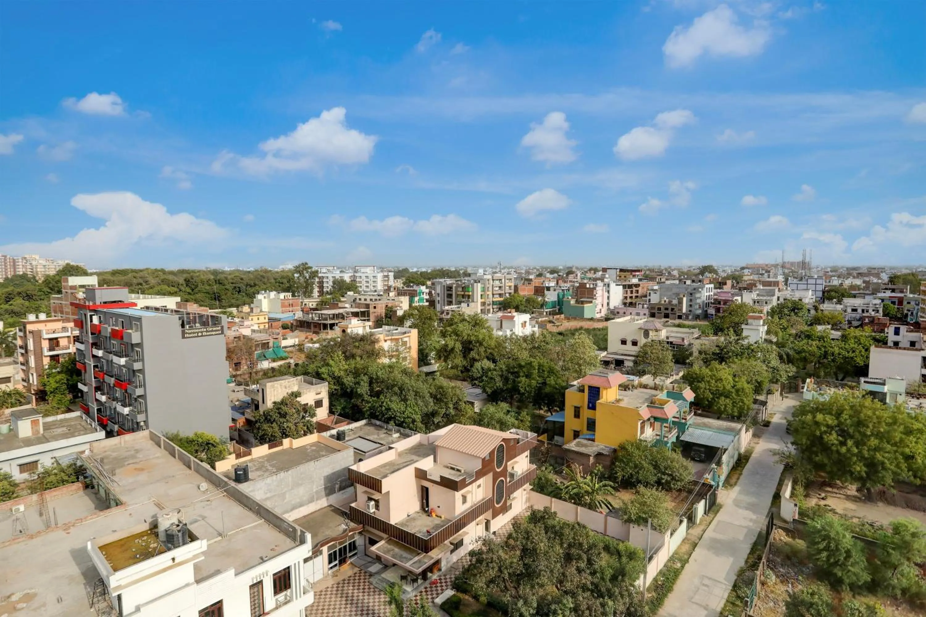 Restaurant/places to eat in Super Townhouse Hyderabad Gate IIT BHU Formerly RK Heights