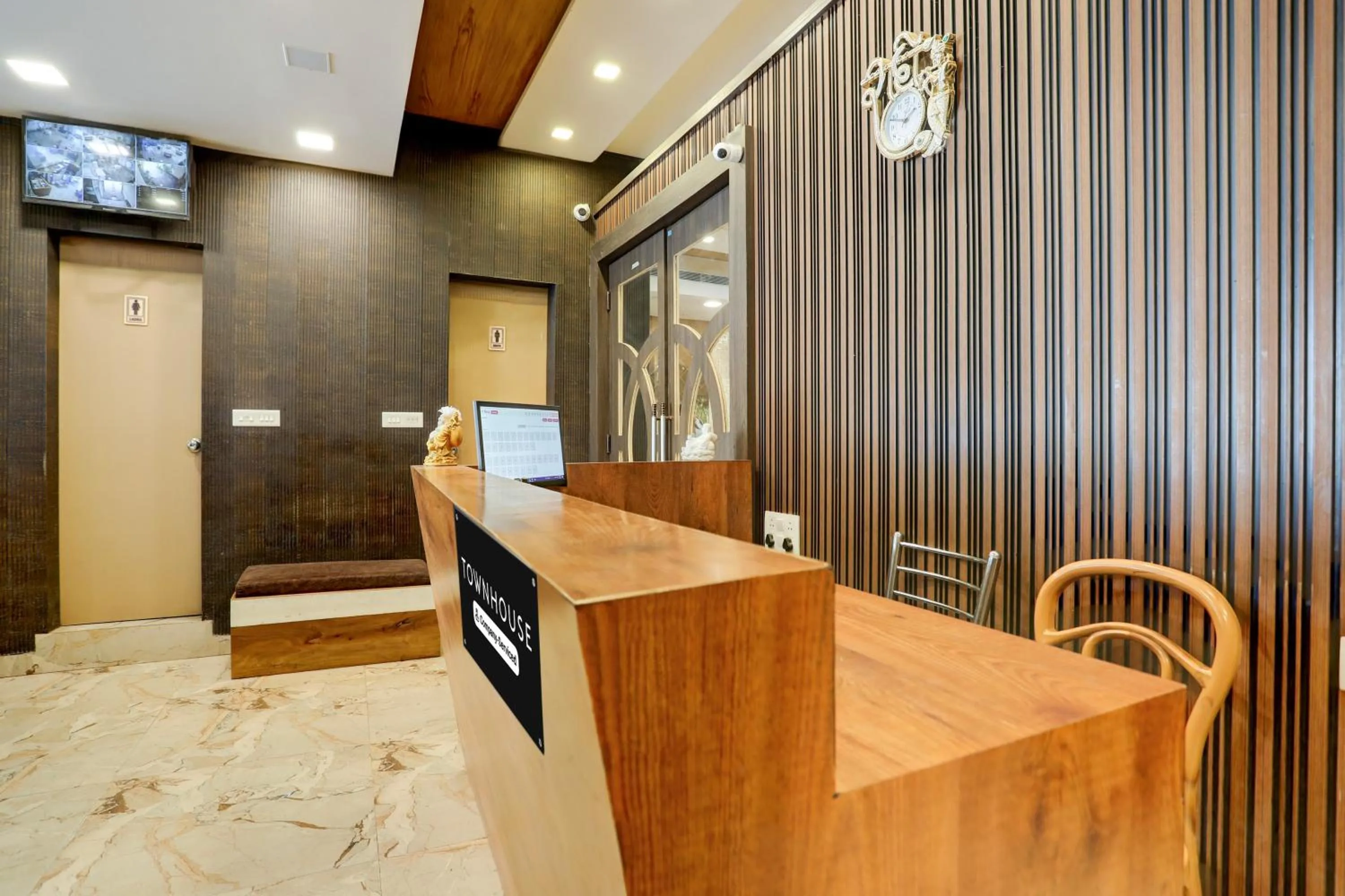 Lobby or reception in Super Townhouse Hyderabad Gate IIT BHU Formerly RK Heights