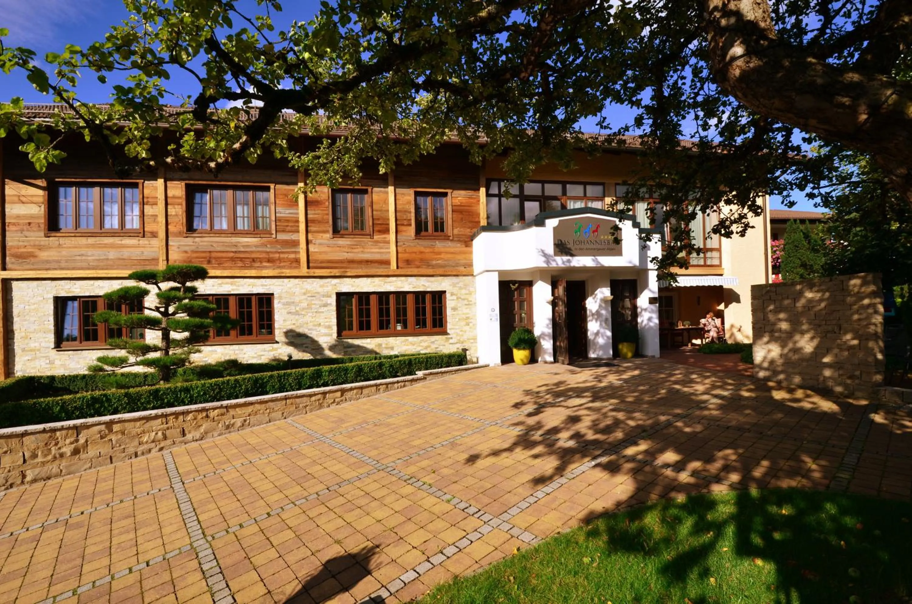 Facade/entrance in Das Johannesbad - DAS MEDICAL SPA & VITAL REFUGIUM