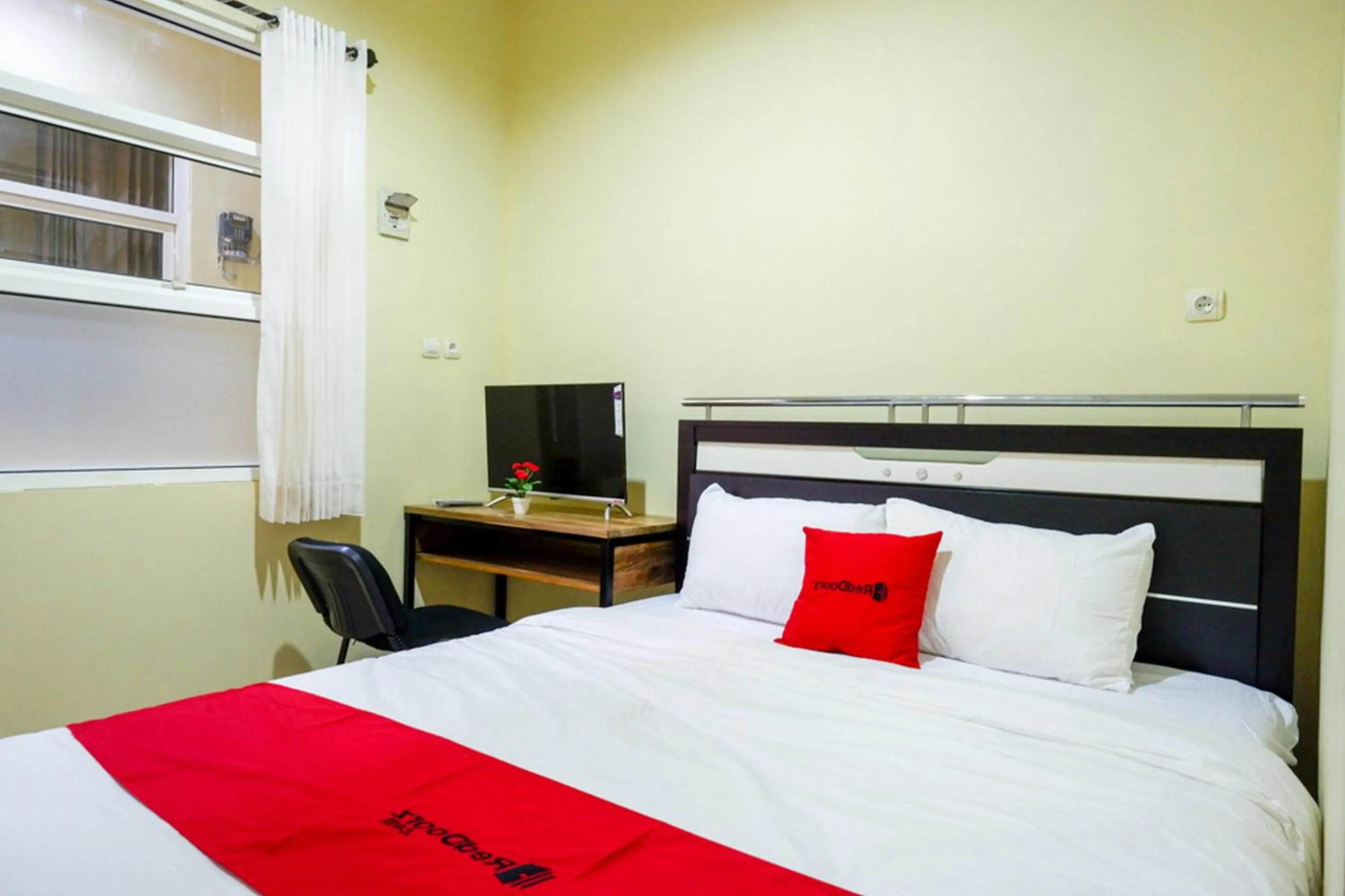 Bed in RedDoorz @ Jalan Bali Cilacap