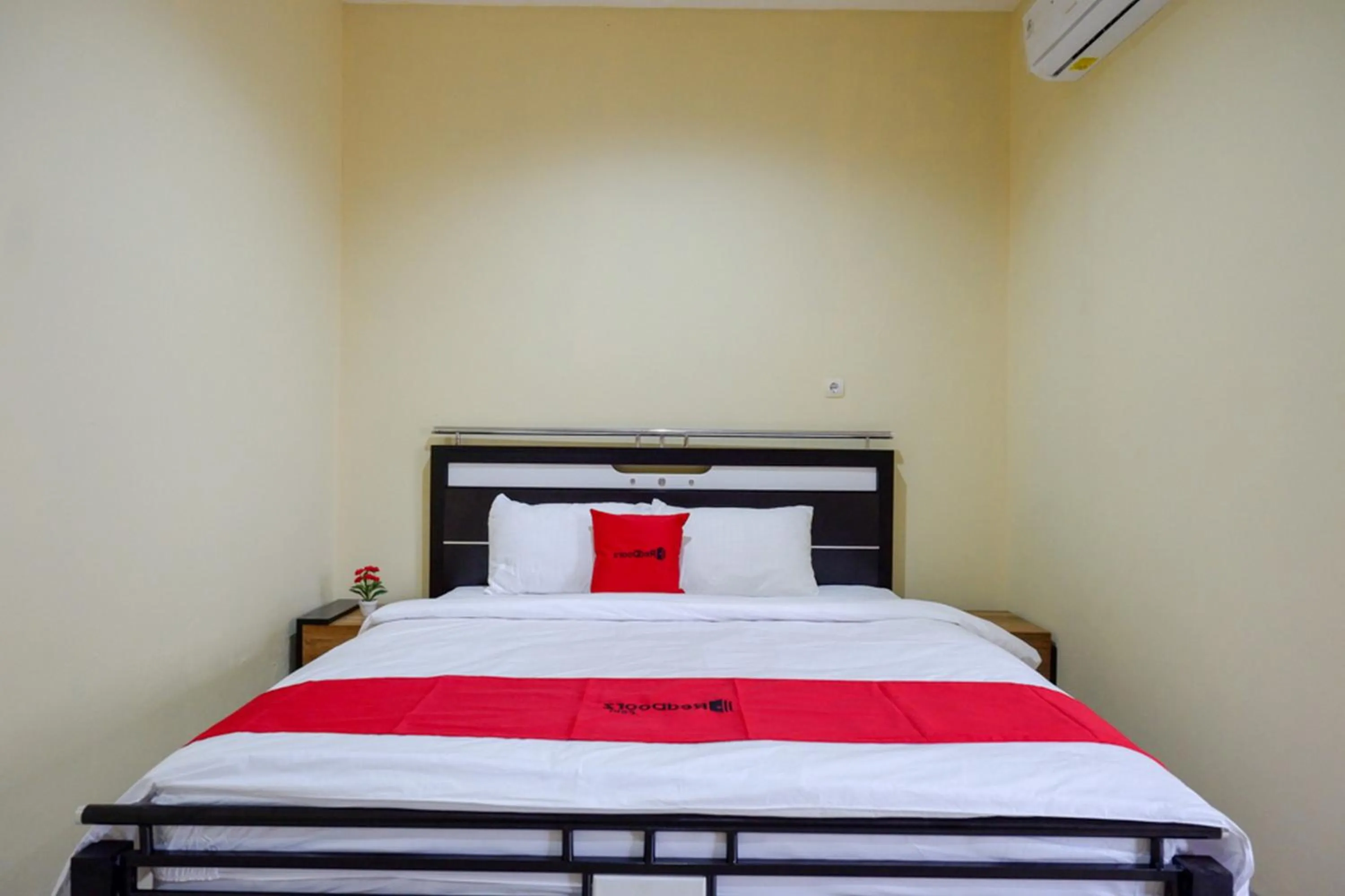 Bed in RedDoorz @ Jalan Bali Cilacap