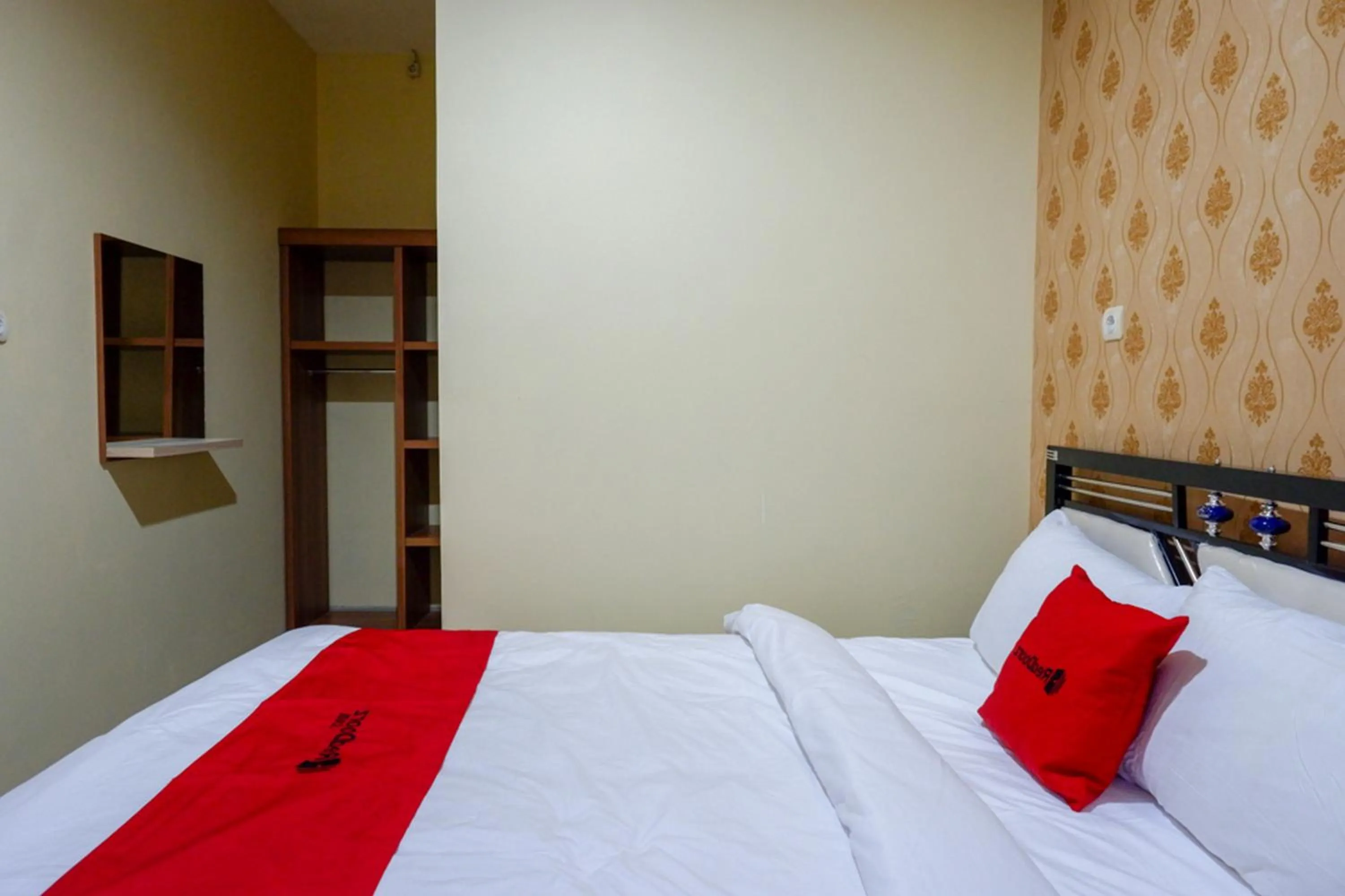 Bed in RedDoorz @ Jalan Bali Cilacap