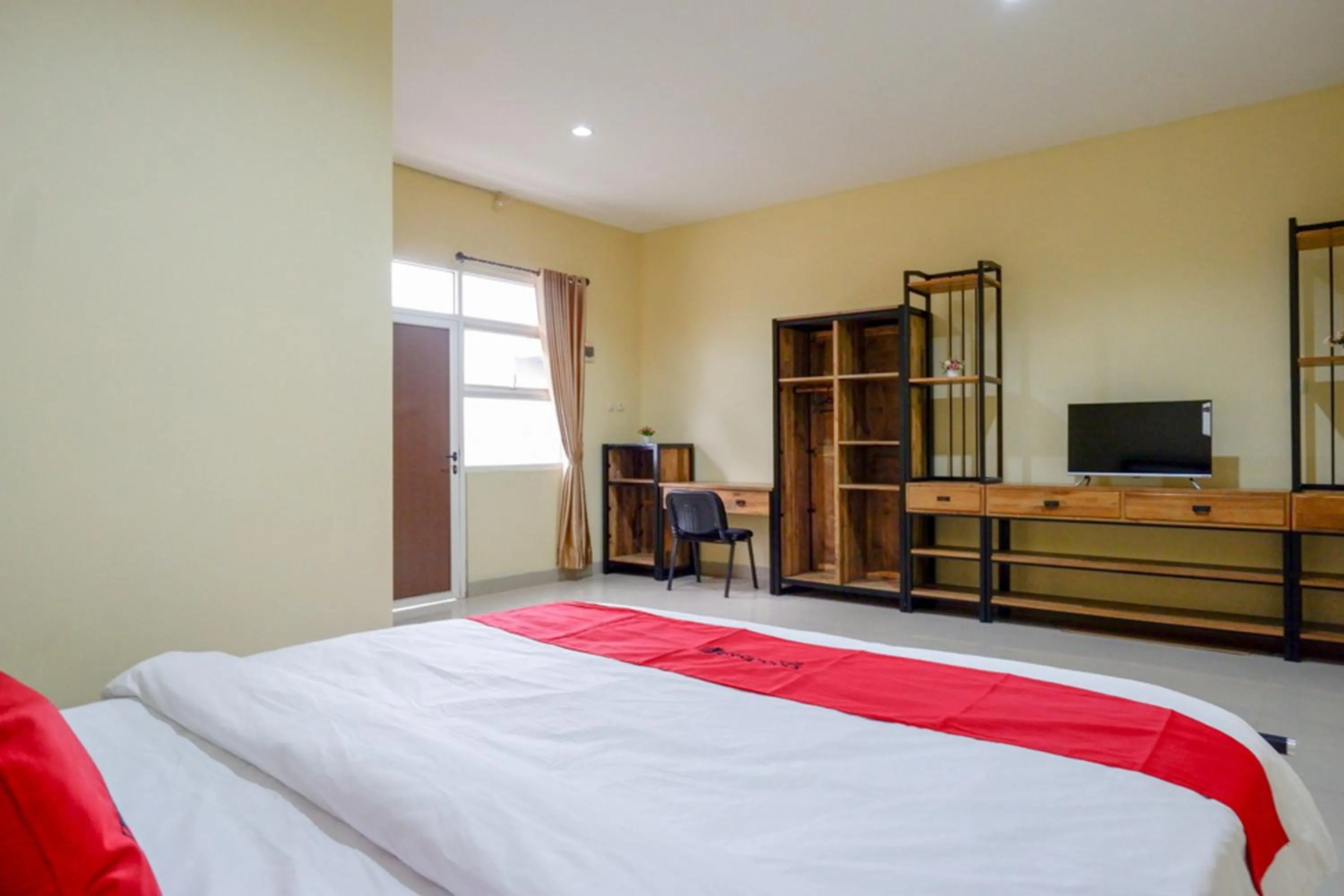 Bed in RedDoorz @ Jalan Bali Cilacap
