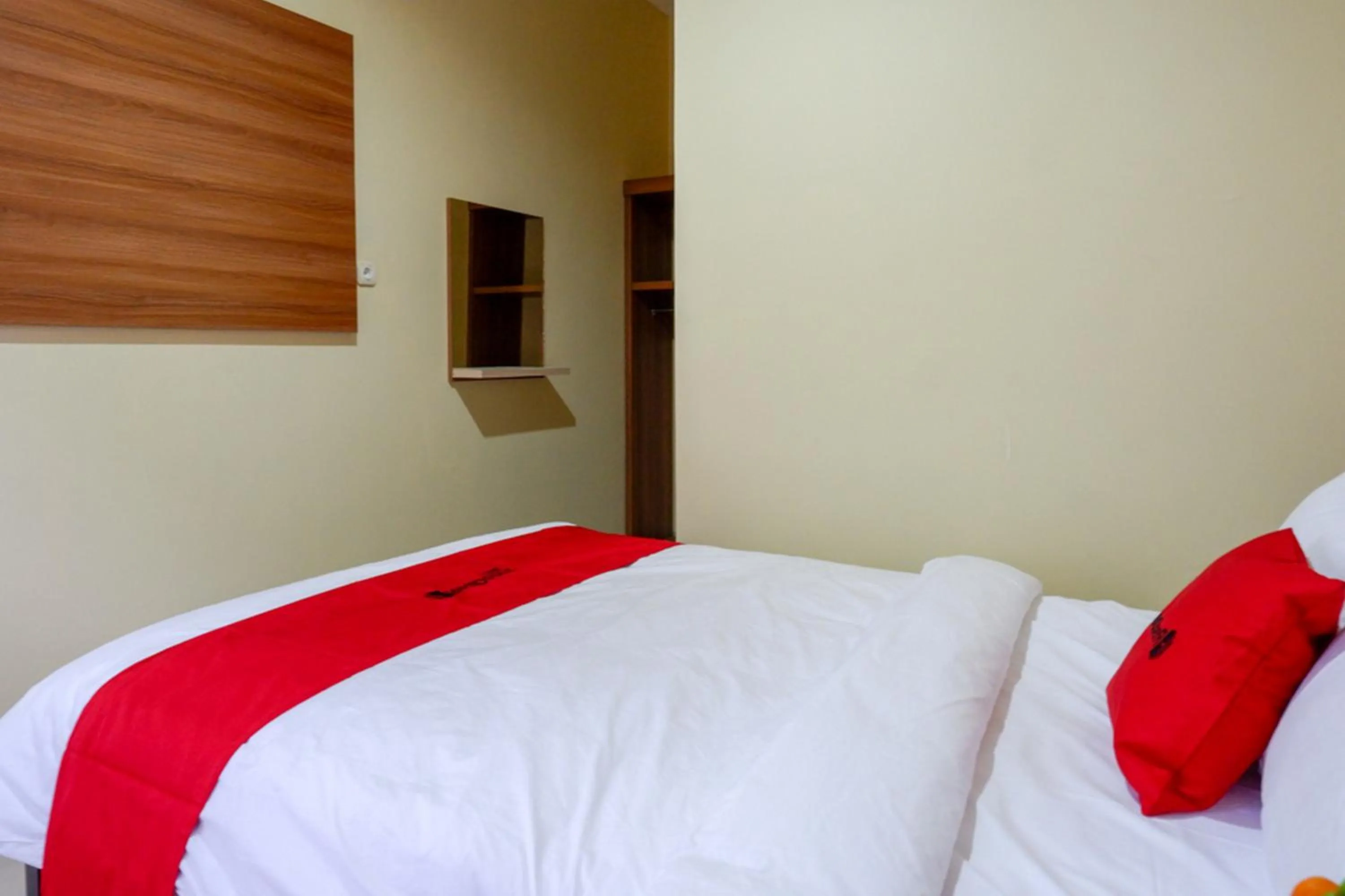 Bed in RedDoorz @ Jalan Bali Cilacap