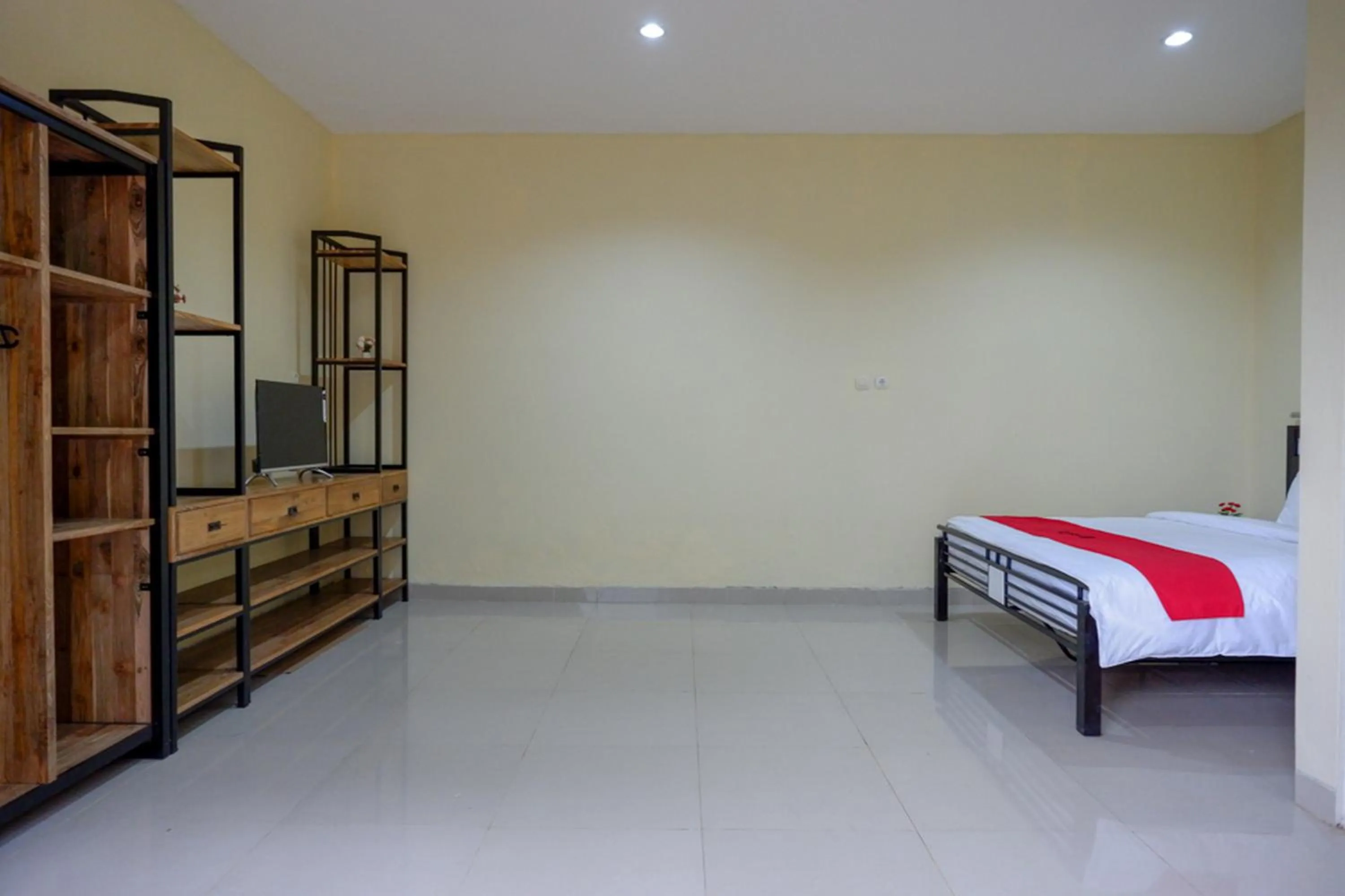 Bed in RedDoorz @ Jalan Bali Cilacap