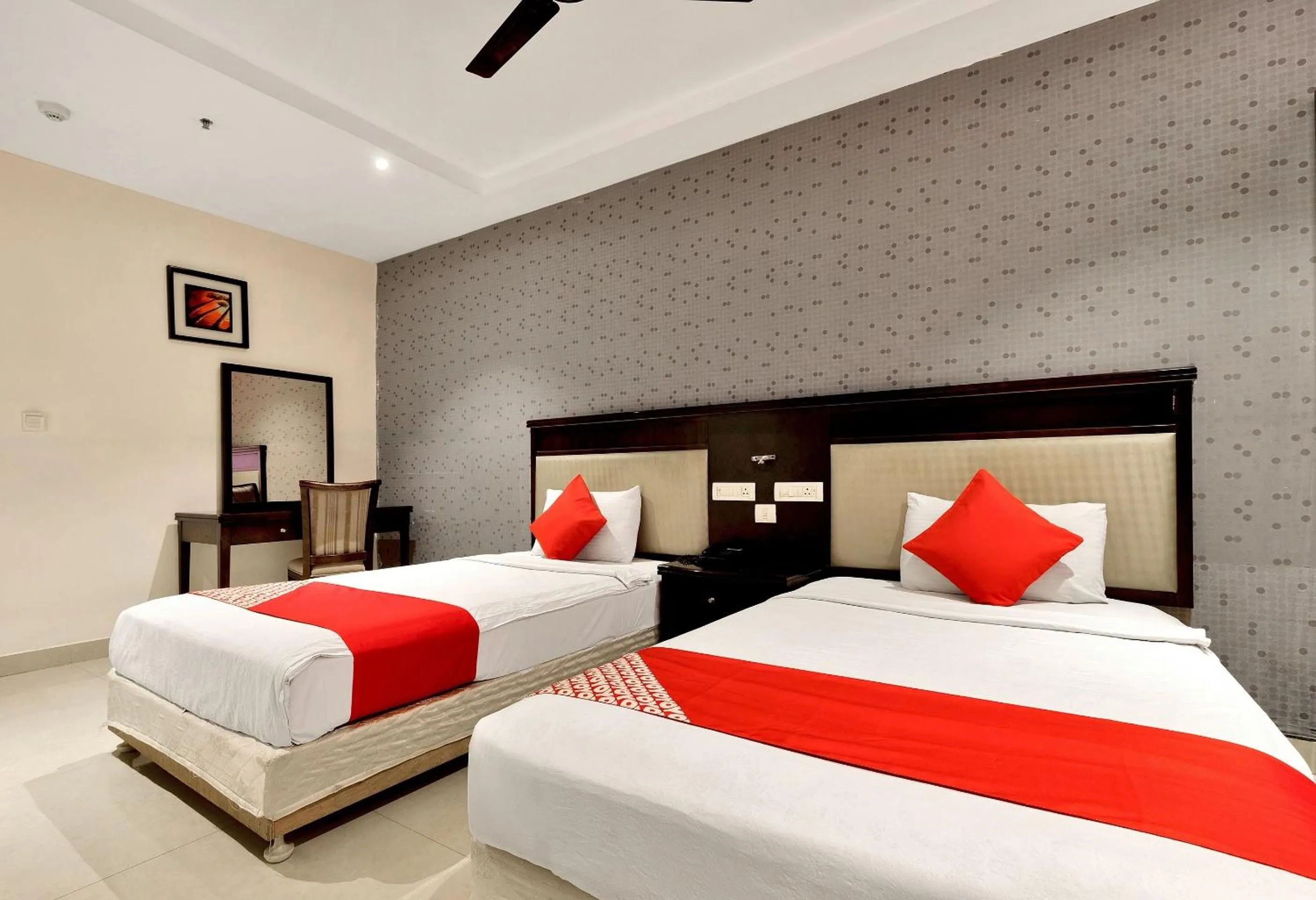 Bedroom, Bed in Super Capital O Rudra Grand Near Kondapur x Road