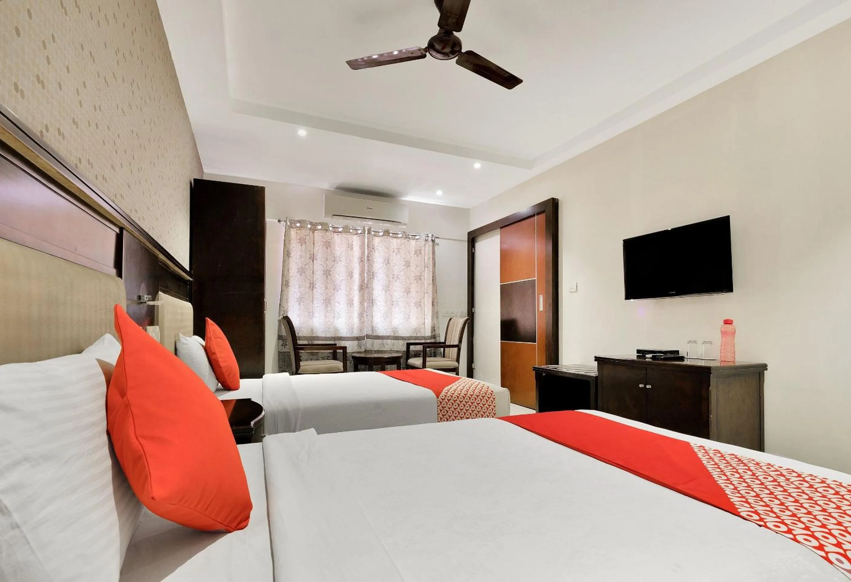 Bedroom, Bed in Super Capital O Rudra Grand Near Kondapur x Road